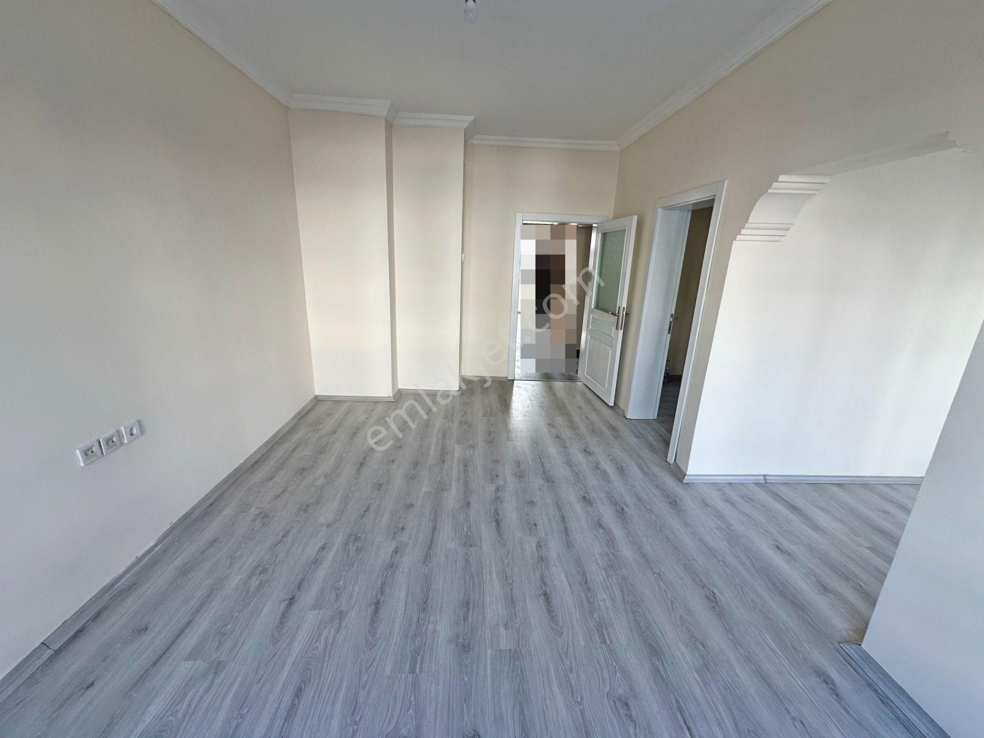 Cebeci Şehitlik Yakınında Ara Katta Ön Cephede Yapılı 3+1 Kiralık Daire - Görsel 3