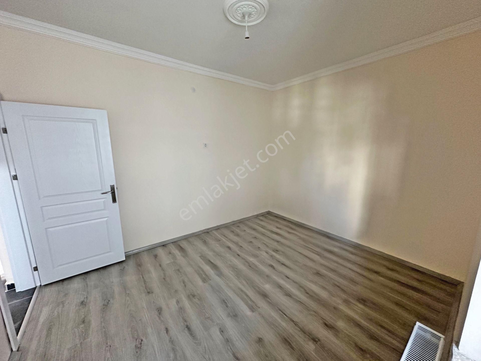 Cebeci Şehitlik Yakınında Ara Katta Ön Cephede Yapılı 3+1 Kiralık Daire - Görsel 14