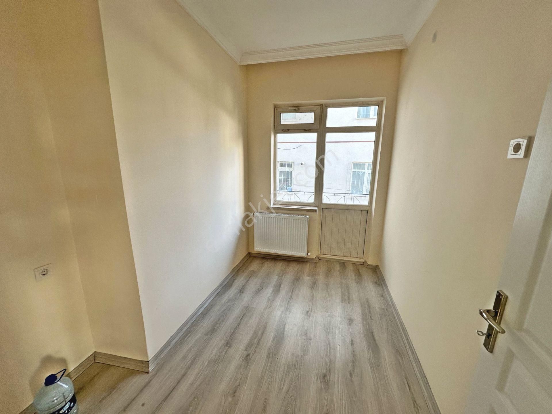 Cebeci Şehitlik Yakınında Ara Katta Ön Cephede Yapılı 3+1 Kiralık Daire - Görsel 7
