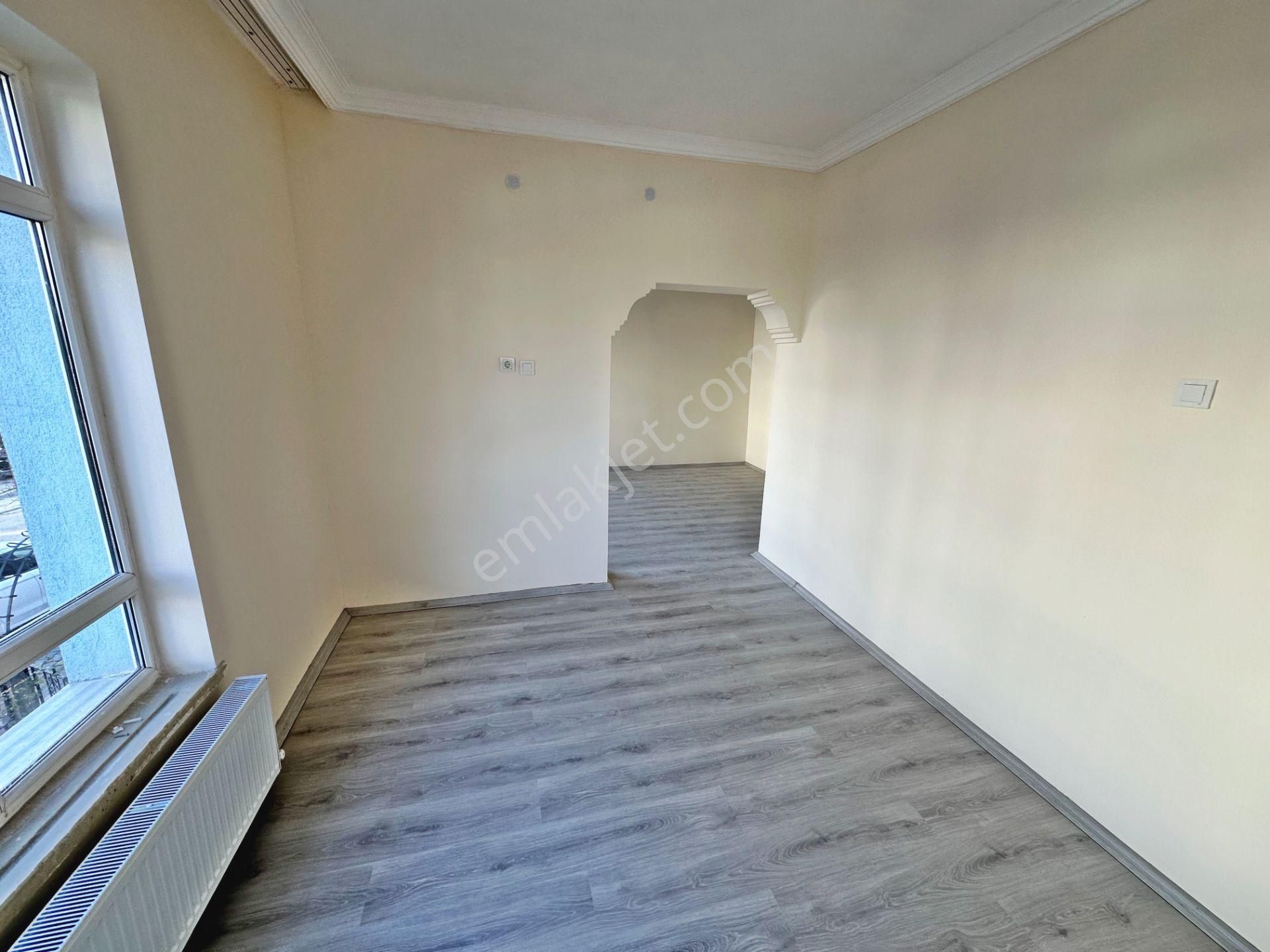 Cebeci Şehitlik Yakınında Ara Katta Ön Cephede Yapılı 3+1 Kiralık Daire - Görsel 6