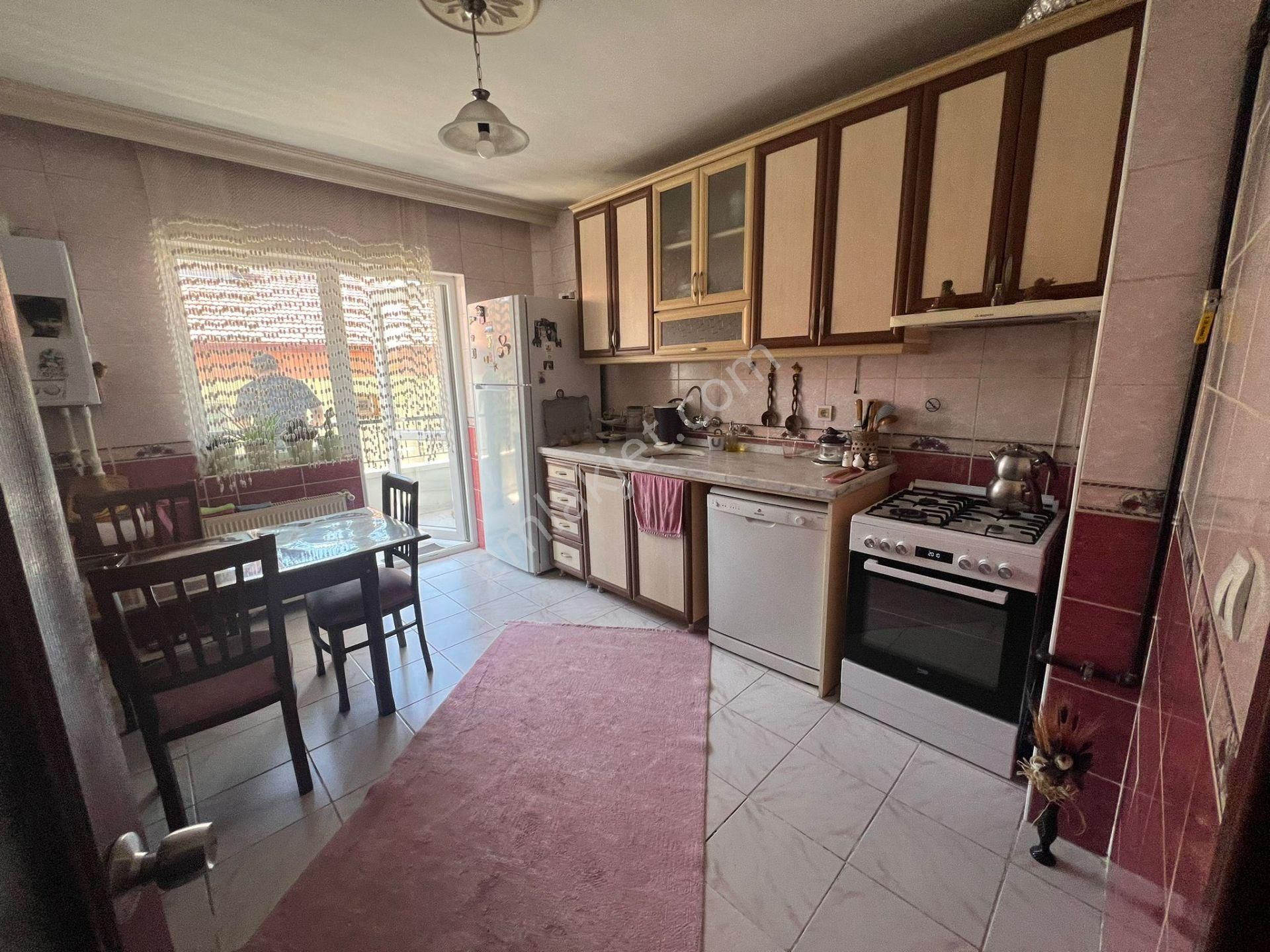 Bilgen Vatan'dan Aktepe'de Cadde Üzeri Orta Kat Ebeveyn Banyolu Güney Cephe Satılık 3+1 Daire - Görsel 5