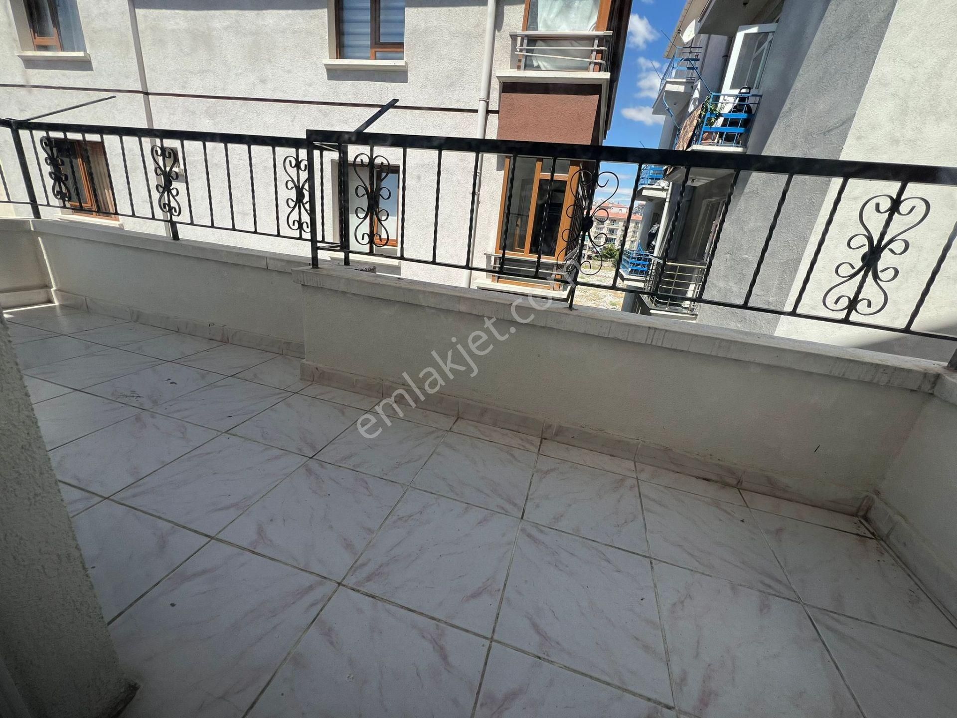 Bilgen Vatan'dan Aktepe'de Cadde Üzeri Orta Kat Ebeveyn Banyolu Güney Cephe Satılık 3+1 Daire - Görsel 19