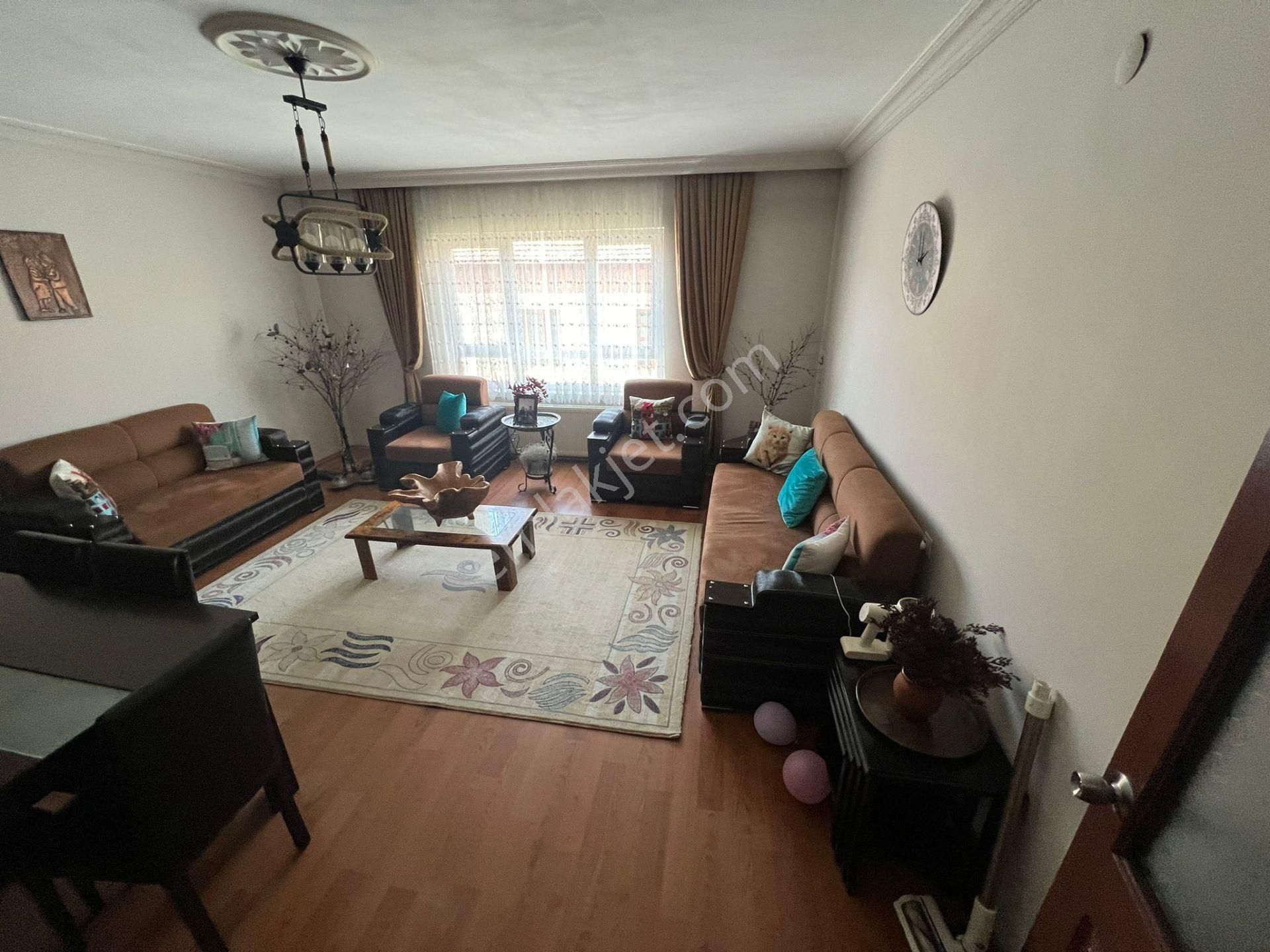 Bilgen Vatan'dan Aktepe'de Cadde Üzeri Orta Kat Ebeveyn Banyolu Güney Cephe Satılık 3+1 Daire - Görsel 6