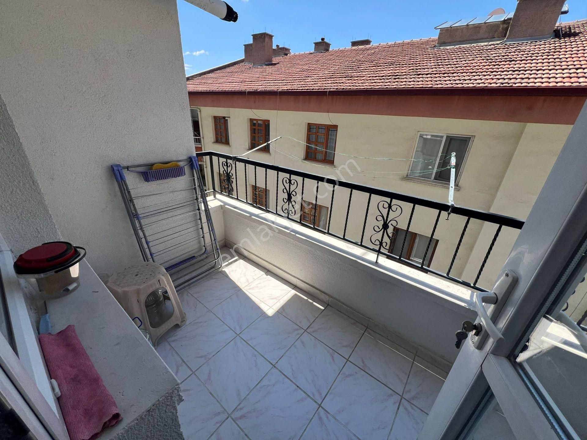 Bilgen Vatan'dan Aktepe'de Cadde Üzeri Orta Kat Ebeveyn Banyolu Güney Cephe Satılık 3+1 Daire - Görsel 7