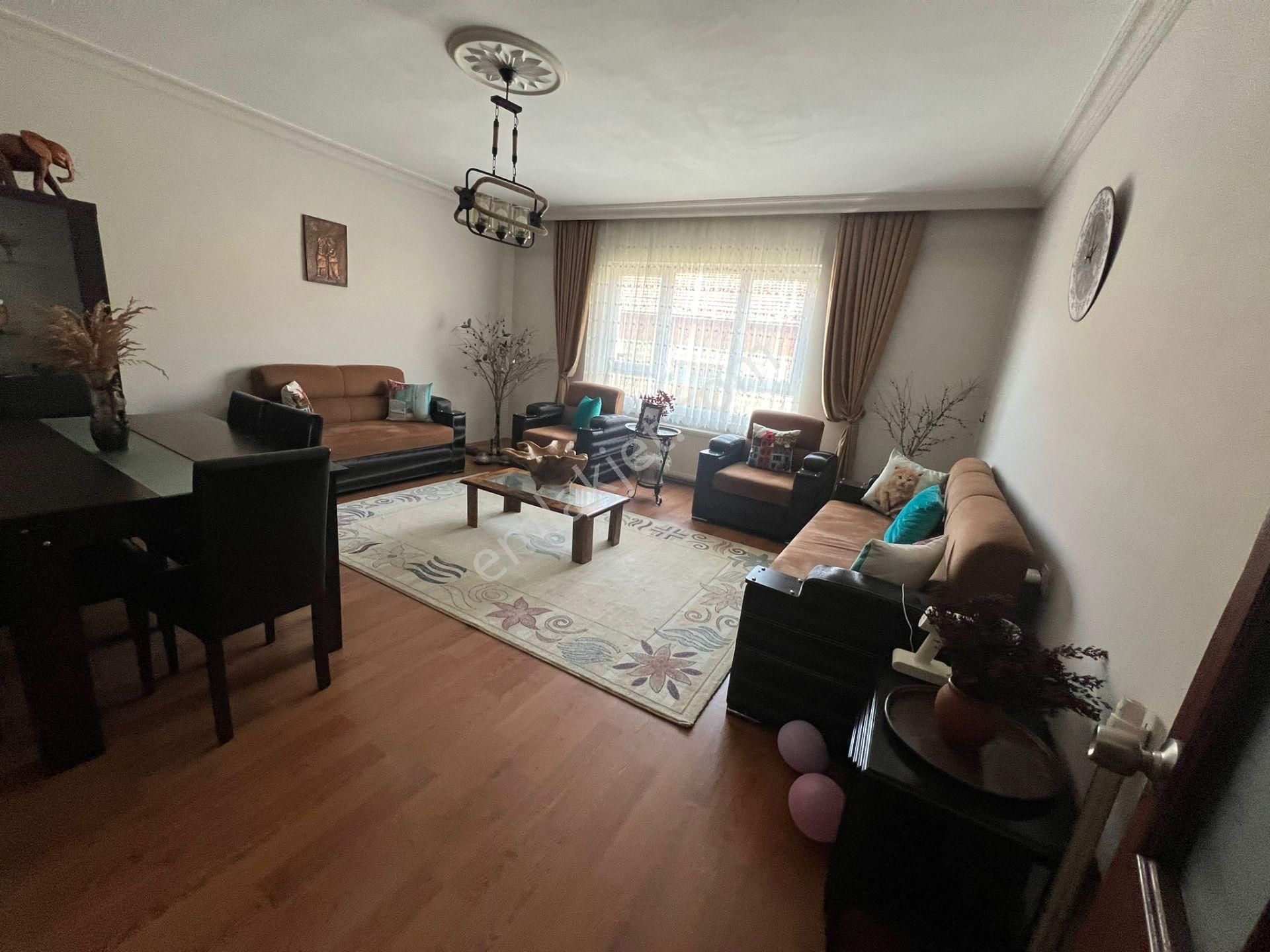 Bilgen Vatan'dan Aktepe'de Cadde Üzeri Orta Kat Ebeveyn Banyolu Güney Cephe Satılık 3+1 Daire - Görsel 3