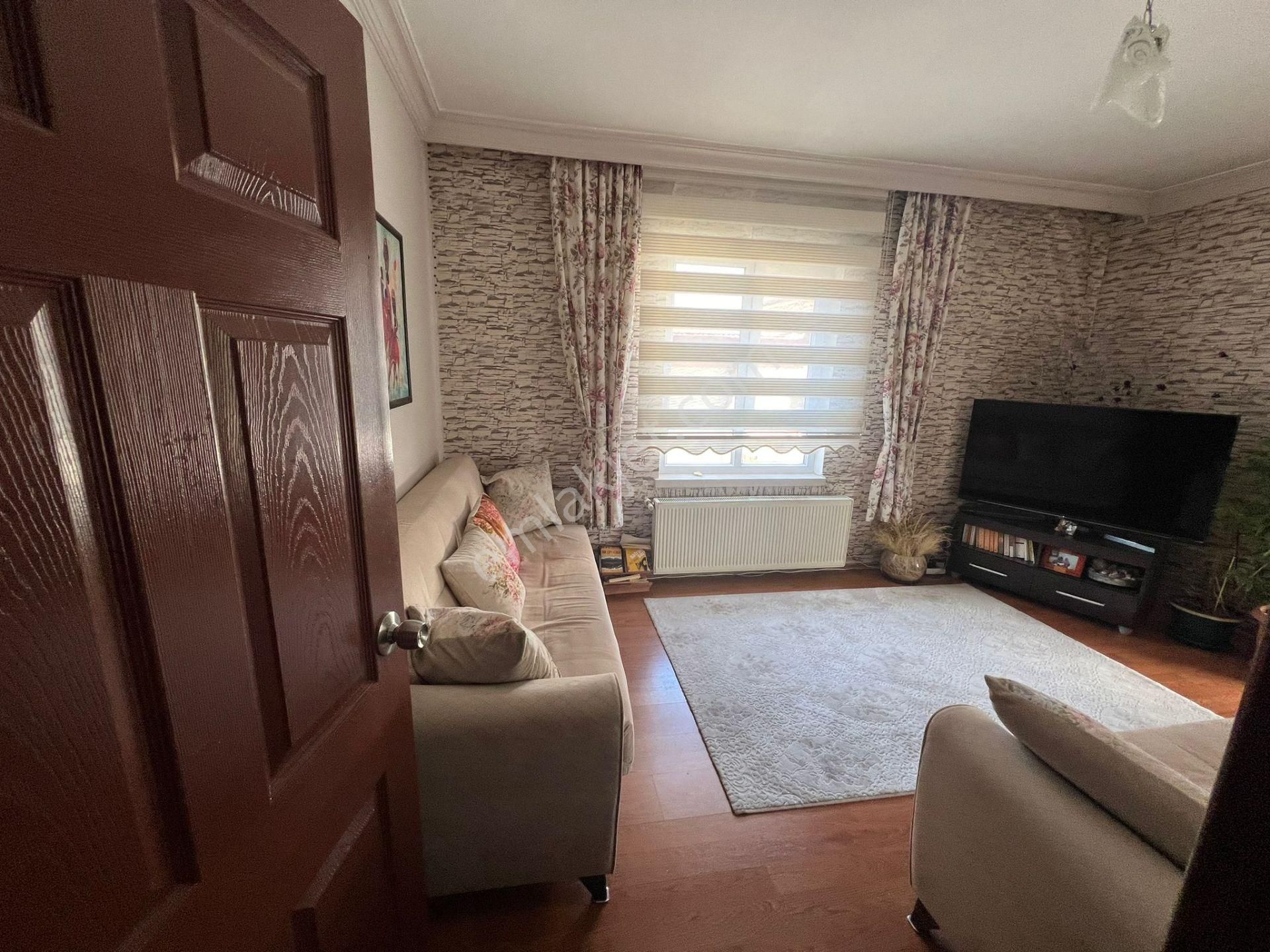 Bilgen Vatan'dan Aktepe'de Cadde Üzeri Orta Kat Ebeveyn Banyolu Güney Cephe Satılık 3+1 Daire - Görsel 12