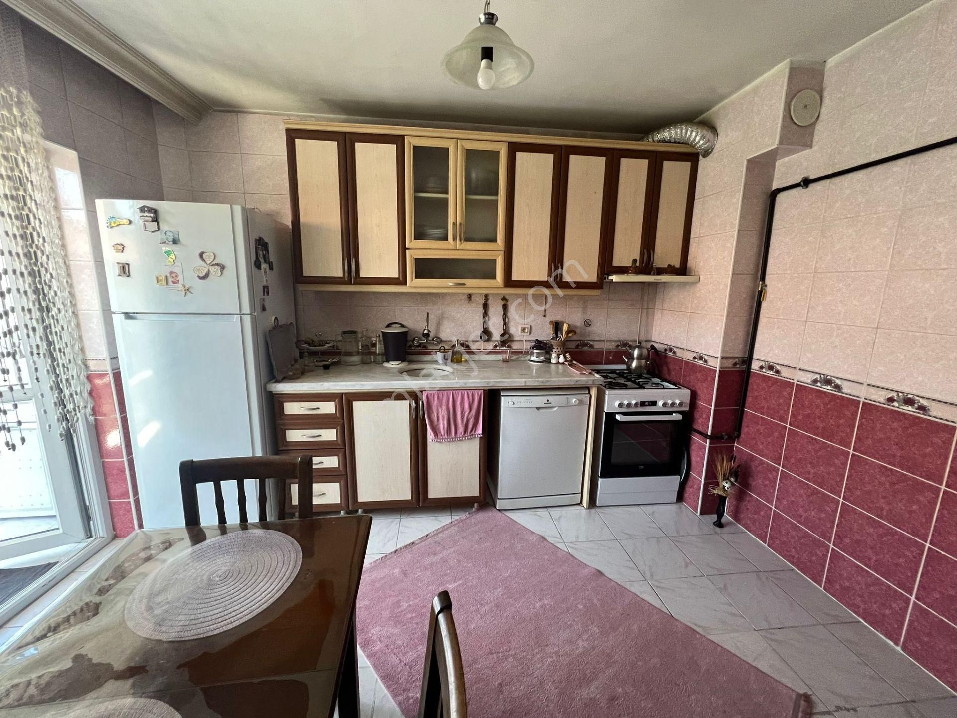 Bilgen Vatan'dan Aktepe'de Cadde Üzeri Orta Kat Ebeveyn Banyolu Güney Cephe Satılık 3+1 Daire - Görsel 8