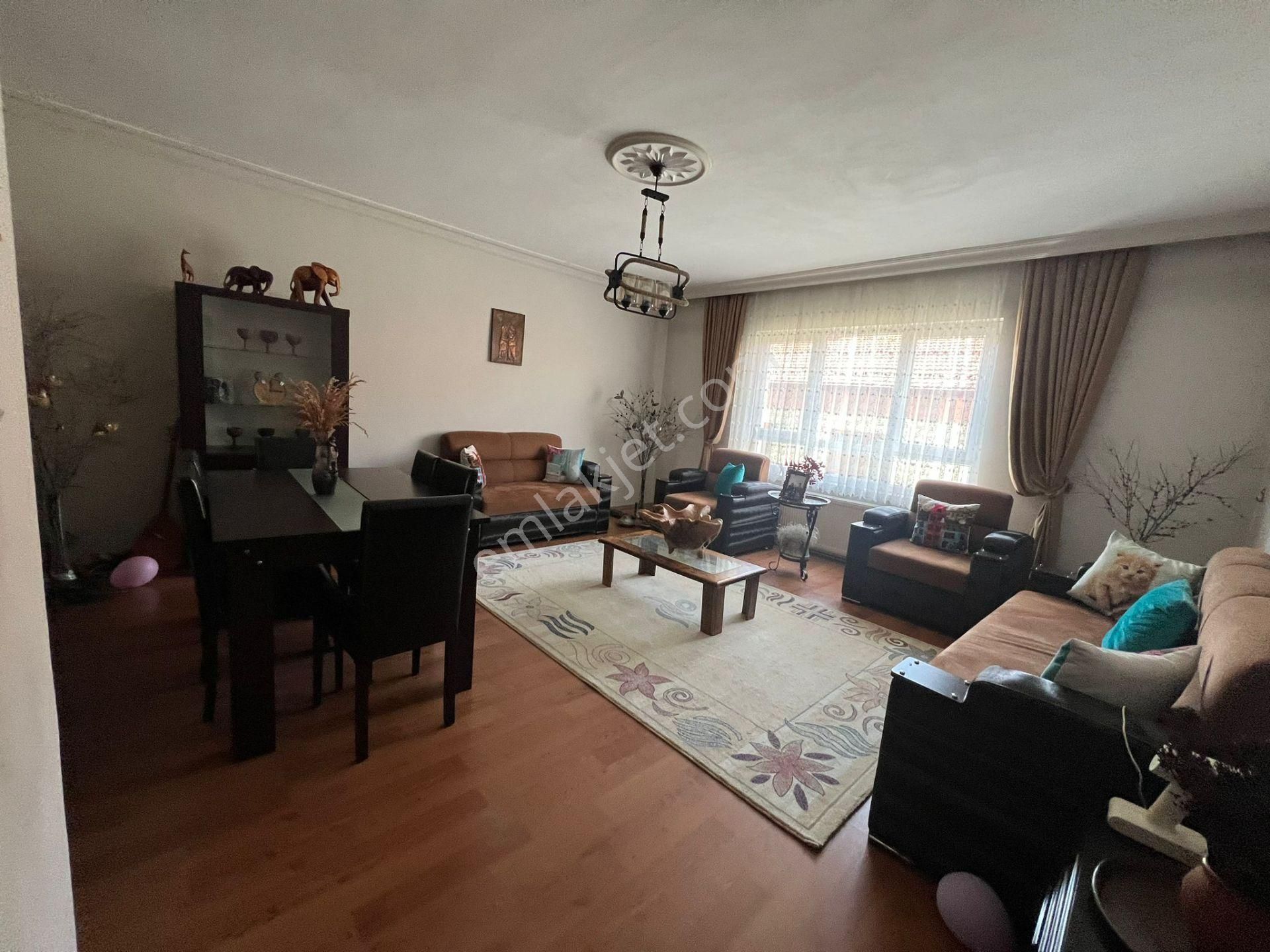 Bilgen Vatan'dan Aktepe'de Cadde Üzeri Orta Kat Ebeveyn Banyolu Güney Cephe Satılık 3+1 Daire