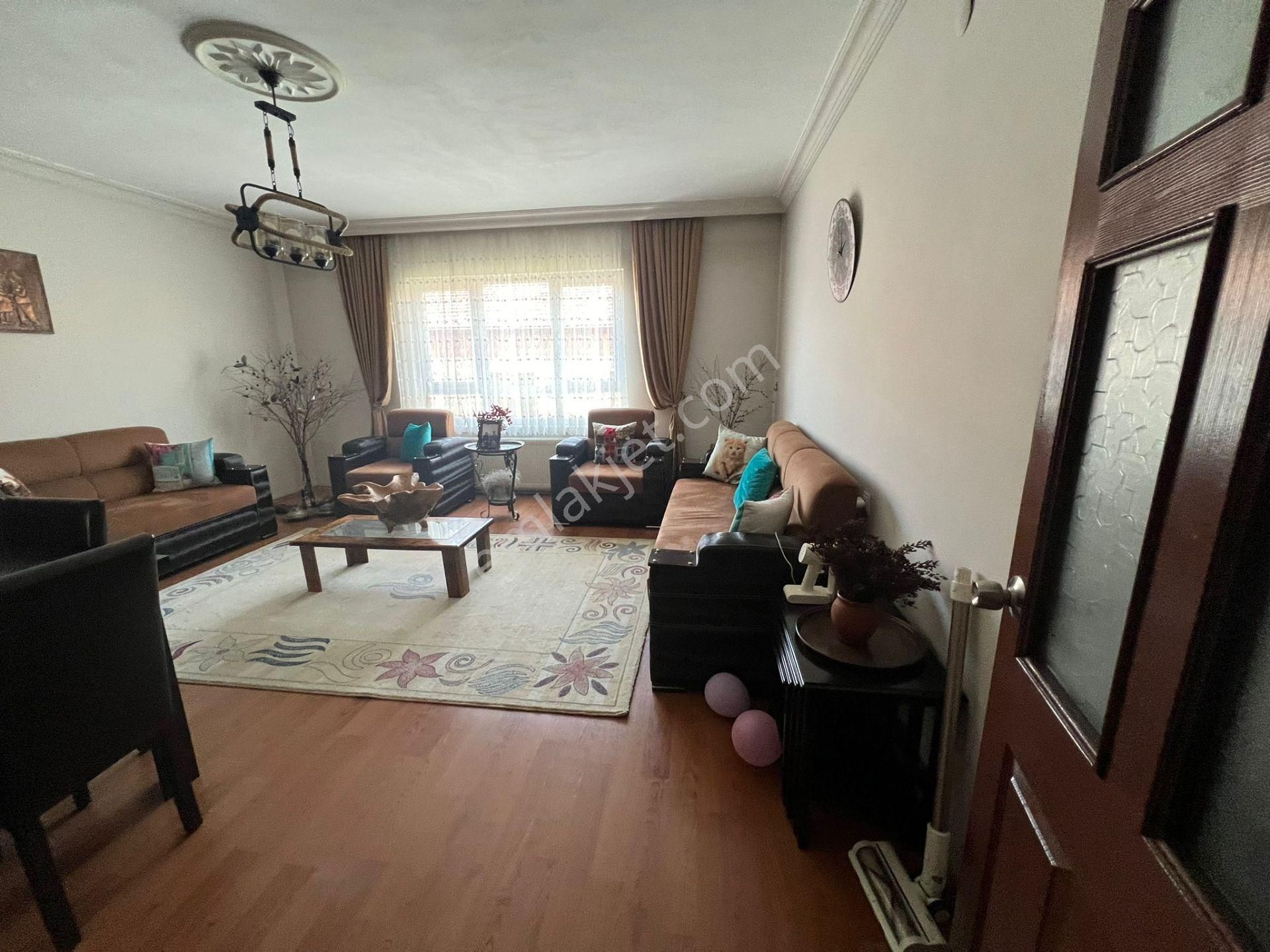 Bilgen Vatan'dan Aktepe'de Cadde Üzeri Orta Kat Ebeveyn Banyolu Güney Cephe Satılık 3+1 Daire - Görsel 2