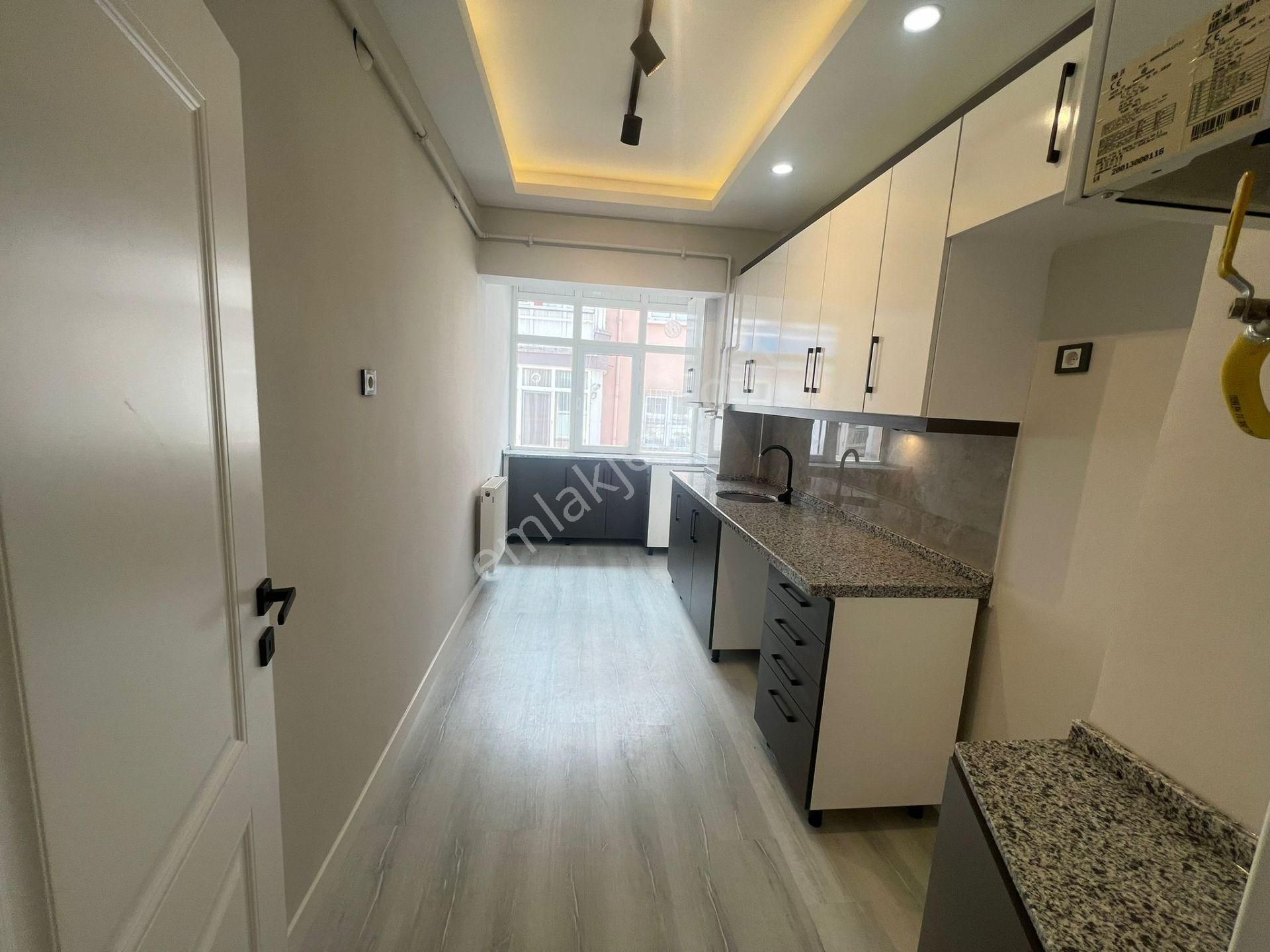 Bilgen Vatan'dan Fatih Caddesi Yakını 3. Kat Megalüks Yapılı Masrafsız Bağımsız Salon 3+1 Satılık - Görsel 3