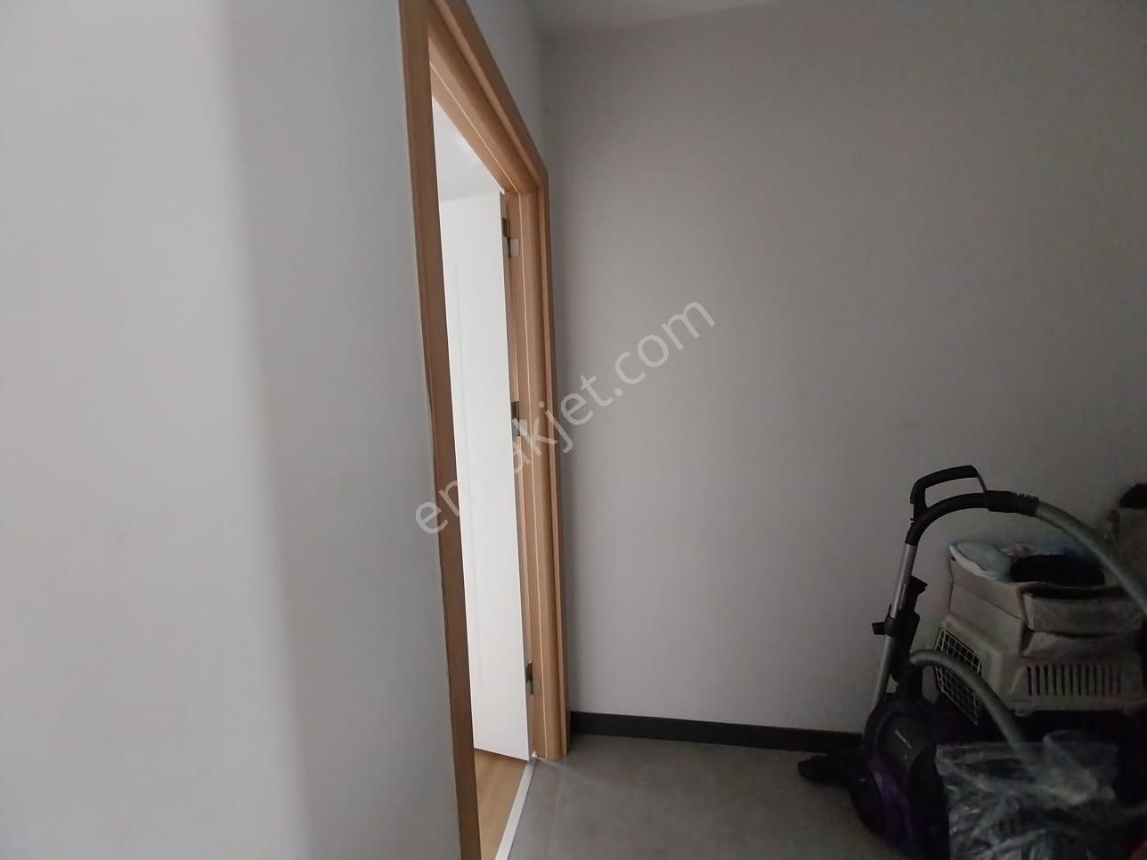 Karşıyaka Anadolu Caddesi Arka Sokağında Satılık 1+1 Daire - Görsel 28