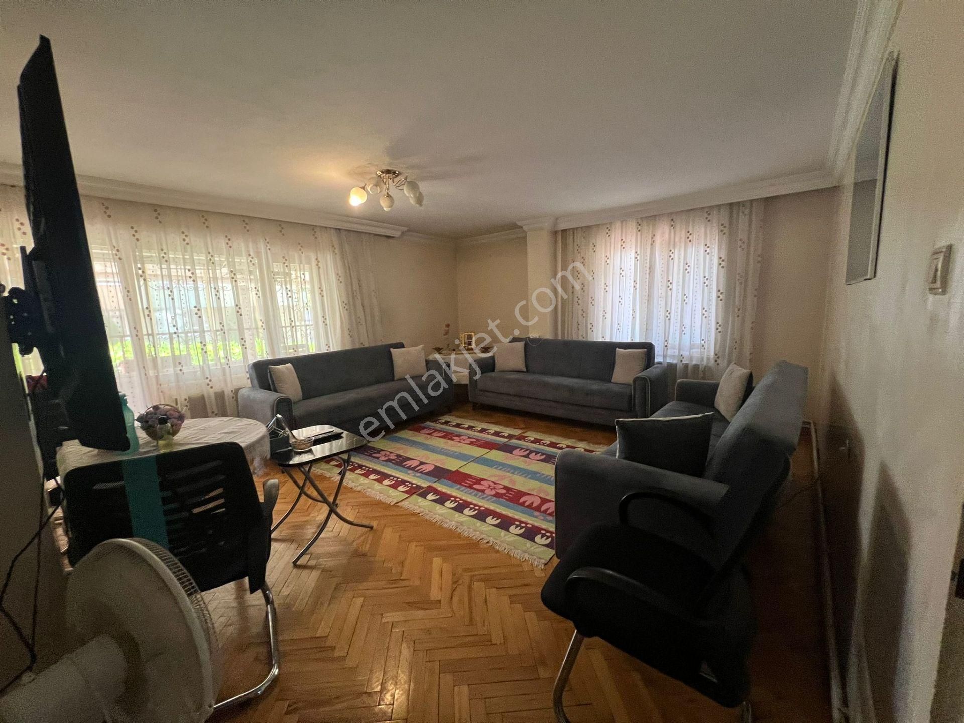 Bilgen Vatan'dan Adnan Menderes Dutluuk Metro Yaknıı Giriş Kat Ön Cephe 3+1 Satılık Daire