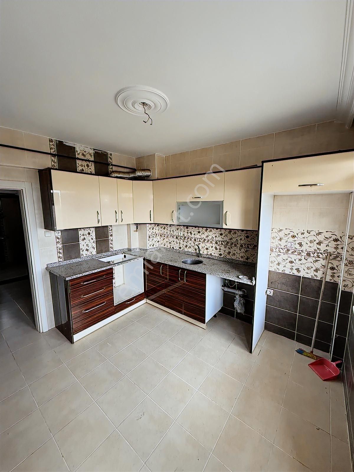 Altınbaş Emlak'tan Yeniceköyde Satılık Geniş 3+1 Daire - Görsel 7