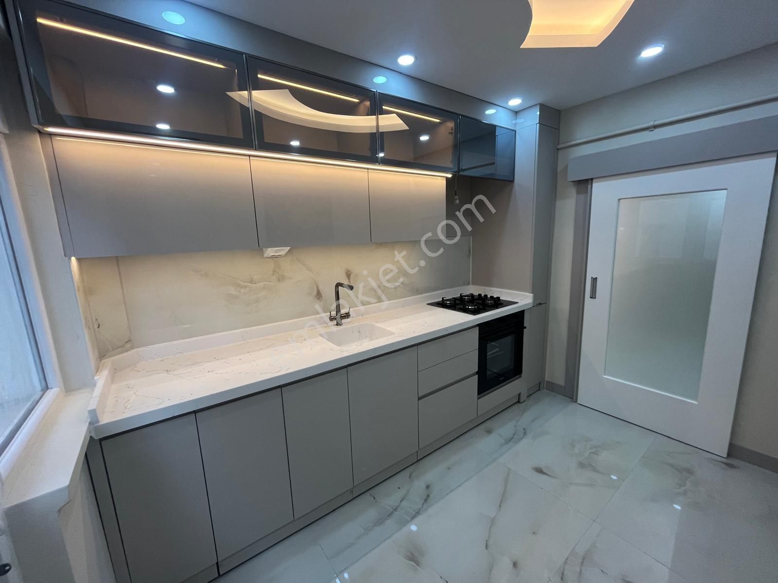 Mç Emlak'tan Mareşal Çakmak Mahallesin'de 3+1 Satılık Daire - Görsel 2