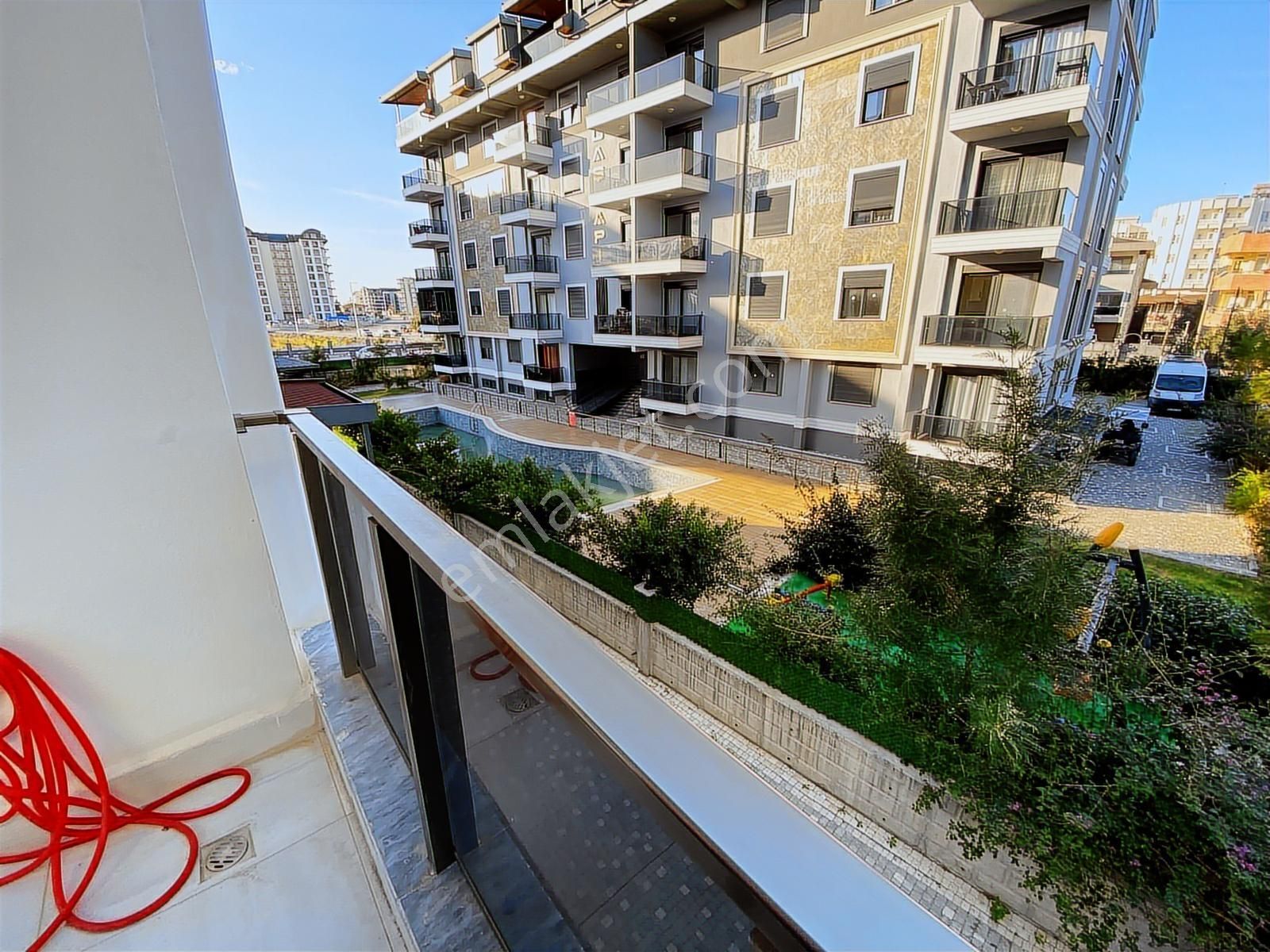 Denize Ve Tropik Parka Yakın Full Eşyalı 1+1 Daire - Görsel 2