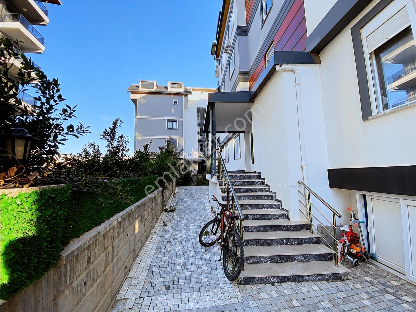 Denize Ve Tropik Parka Yakın Full Eşyalı 1+1 Daire - Görsel 12