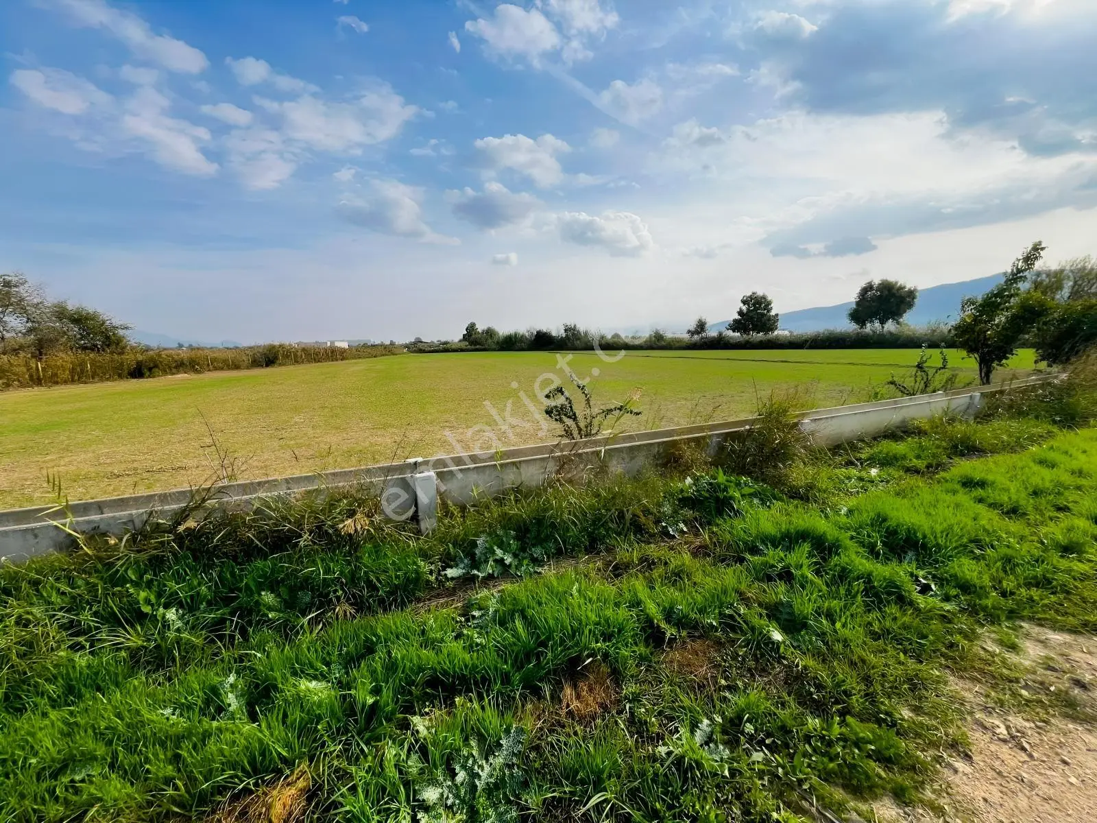 Anayola Yakın, Göl Manzaralı 8.409 M² Tarla Verimli Arazi - Görsel 22