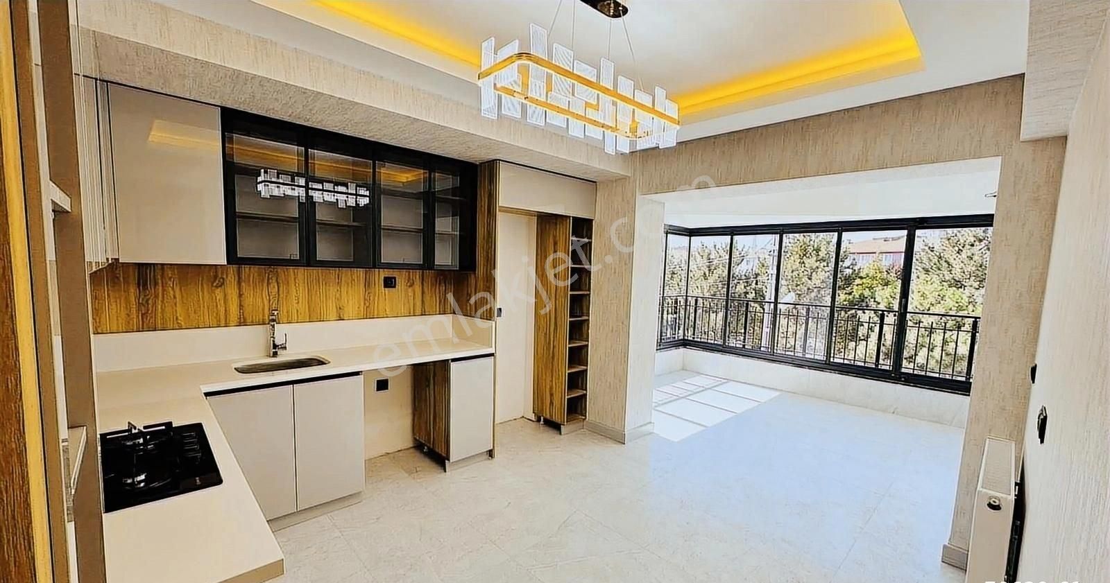 Kc Emlaktan Köşe Başında Site İçerisinde Ultra Lüks 3+1 Daire