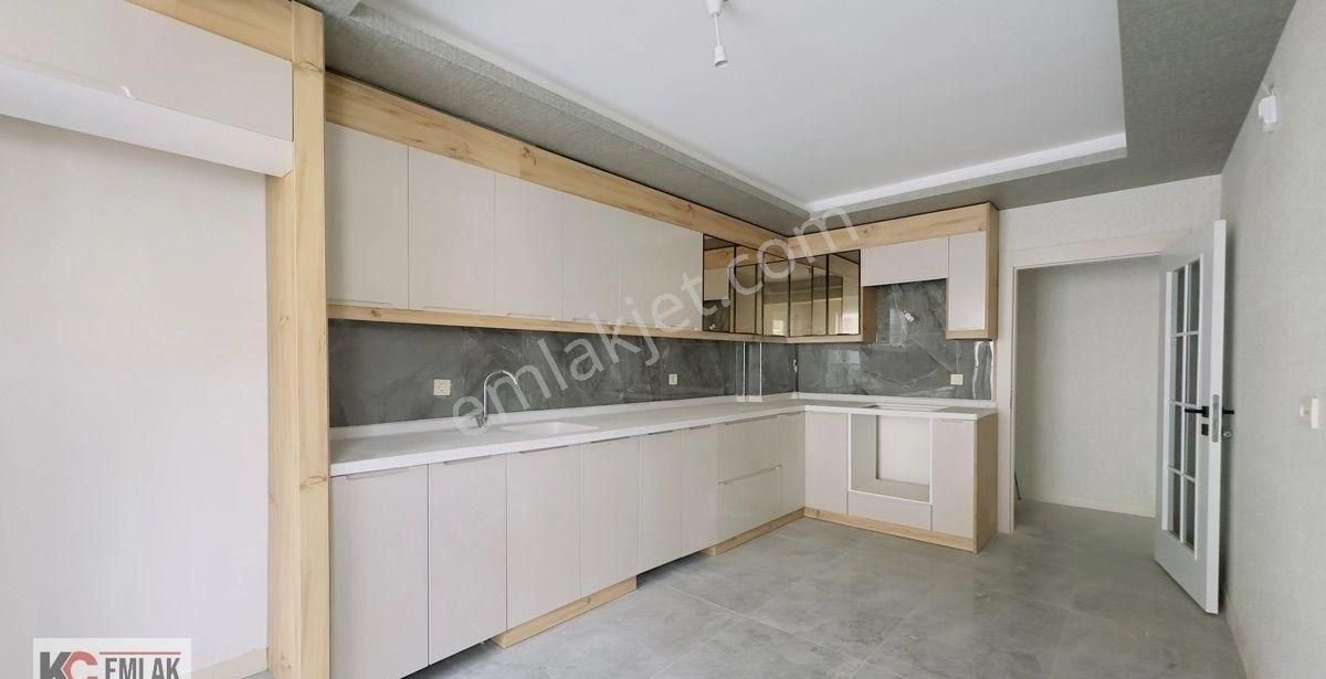 Kc Emlaktan Ara Katta İskanlı Krediye Uygun 140m2 3+1 Merkezi Lokasyonda Fırsat Dairesi