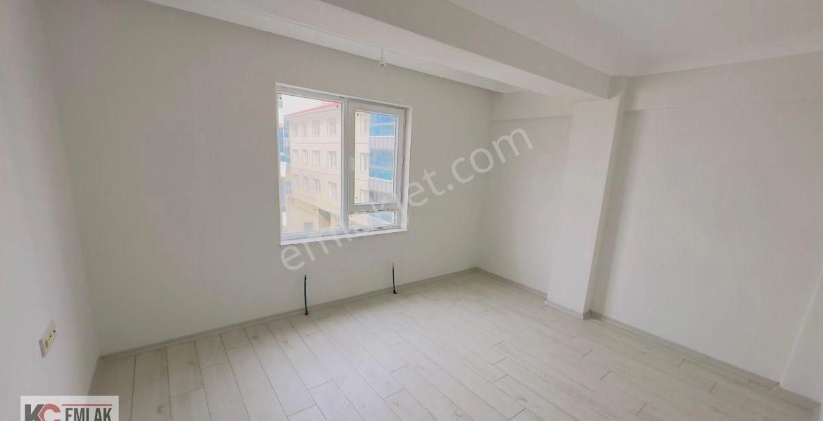 Kc Emlaktan Ara Katta İskanlı Krediye Uygun 140m2 3+1 Merkezi Lokasyonda Fırsat Dairesi - Görsel 3