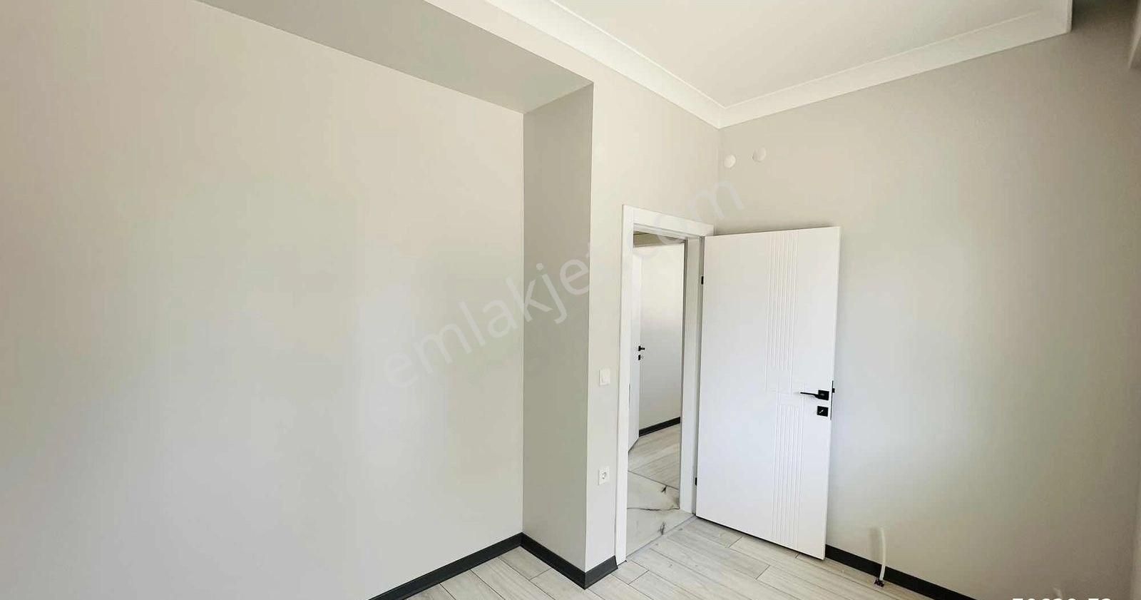 Kc Emlaktan Masrafsız 3+1 Geniş Merkezi Konumda Lüks Daıre - Görsel 5