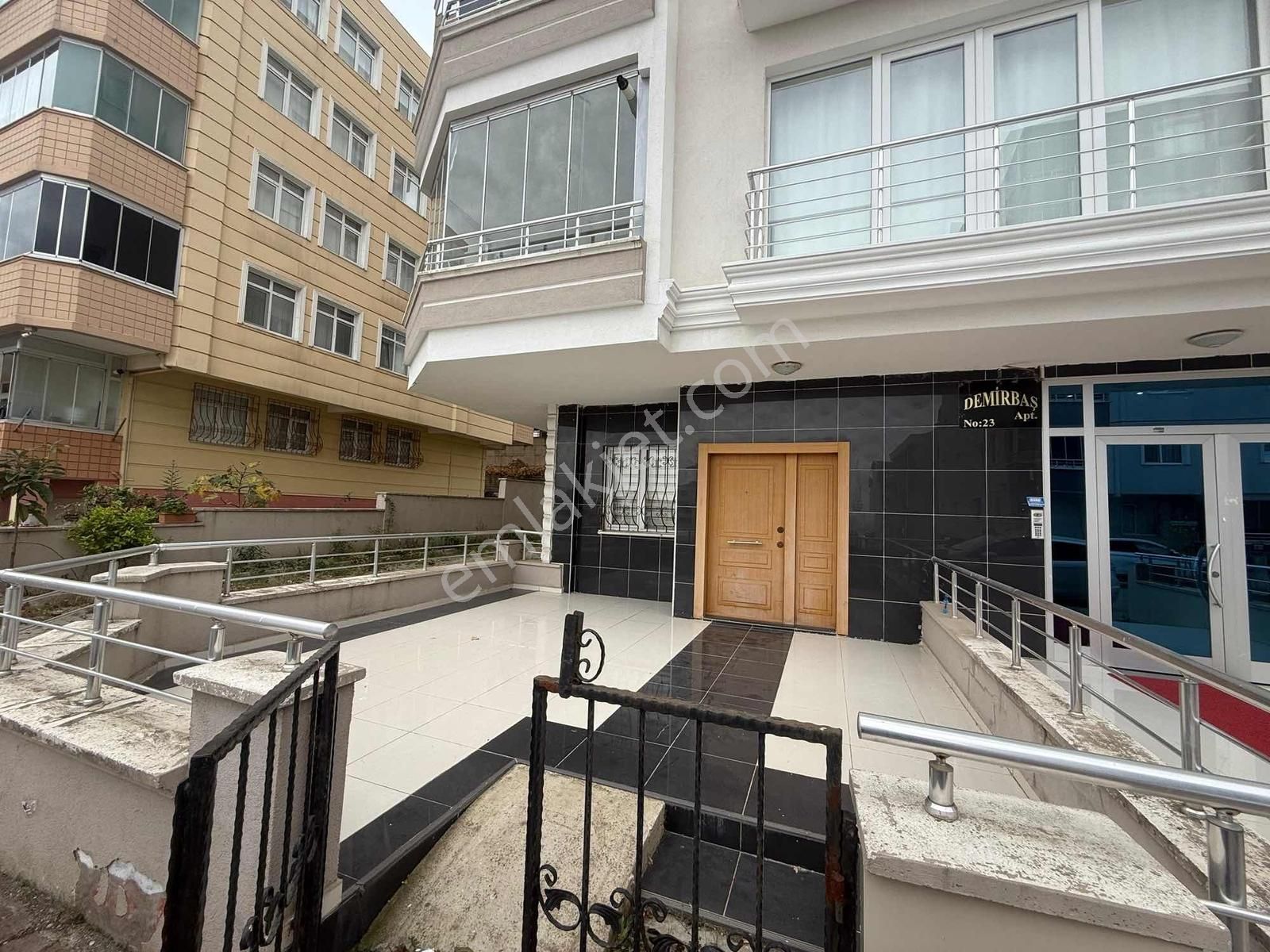 Atakent Te 1+1 Fiyatına Fırsat Satılık Dükkan