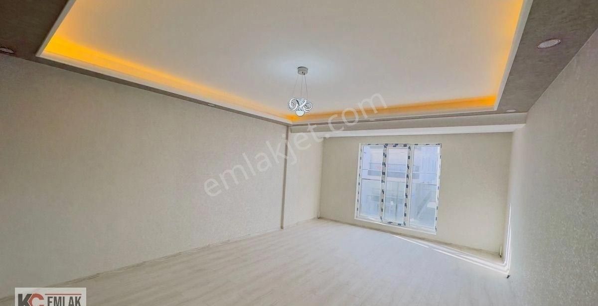 Kc Emlaktan İskanlı Yeni Hastane Yanı Çift Balkonlu Ara Katta 170m2 4+1 Lüks Daire - Görsel 4