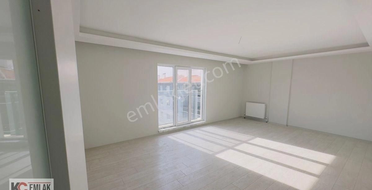 Kc Emlaktan İskanlı Son Kat 145m2 Masrafsız 3+1 Daire - Görsel 18
