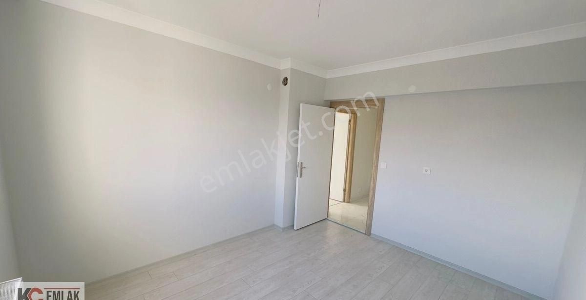 Kc Emlaktan İskanlı Son Kat 145m2 Masrafsız 3+1 Daire - Görsel 13