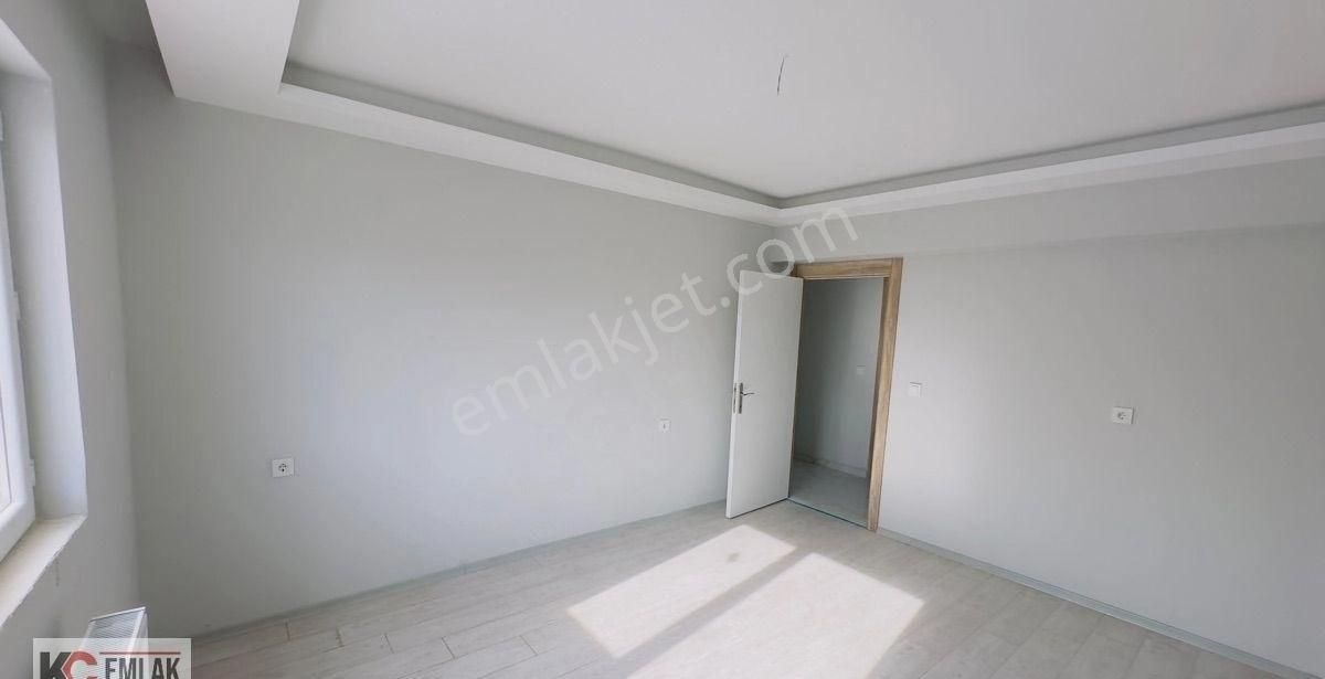 Kc Emlaktan İskanlı Son Kat 145m2 Masrafsız 3+1 Daire - Görsel 8