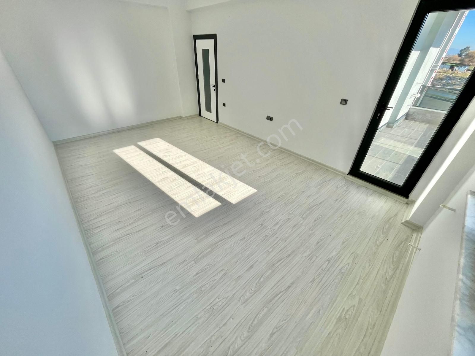 Gümüşden Altınkumda Ara Kat Ön Cephe Ayrı Mutfak Sıfır 2+1 Daire - Görsel 24