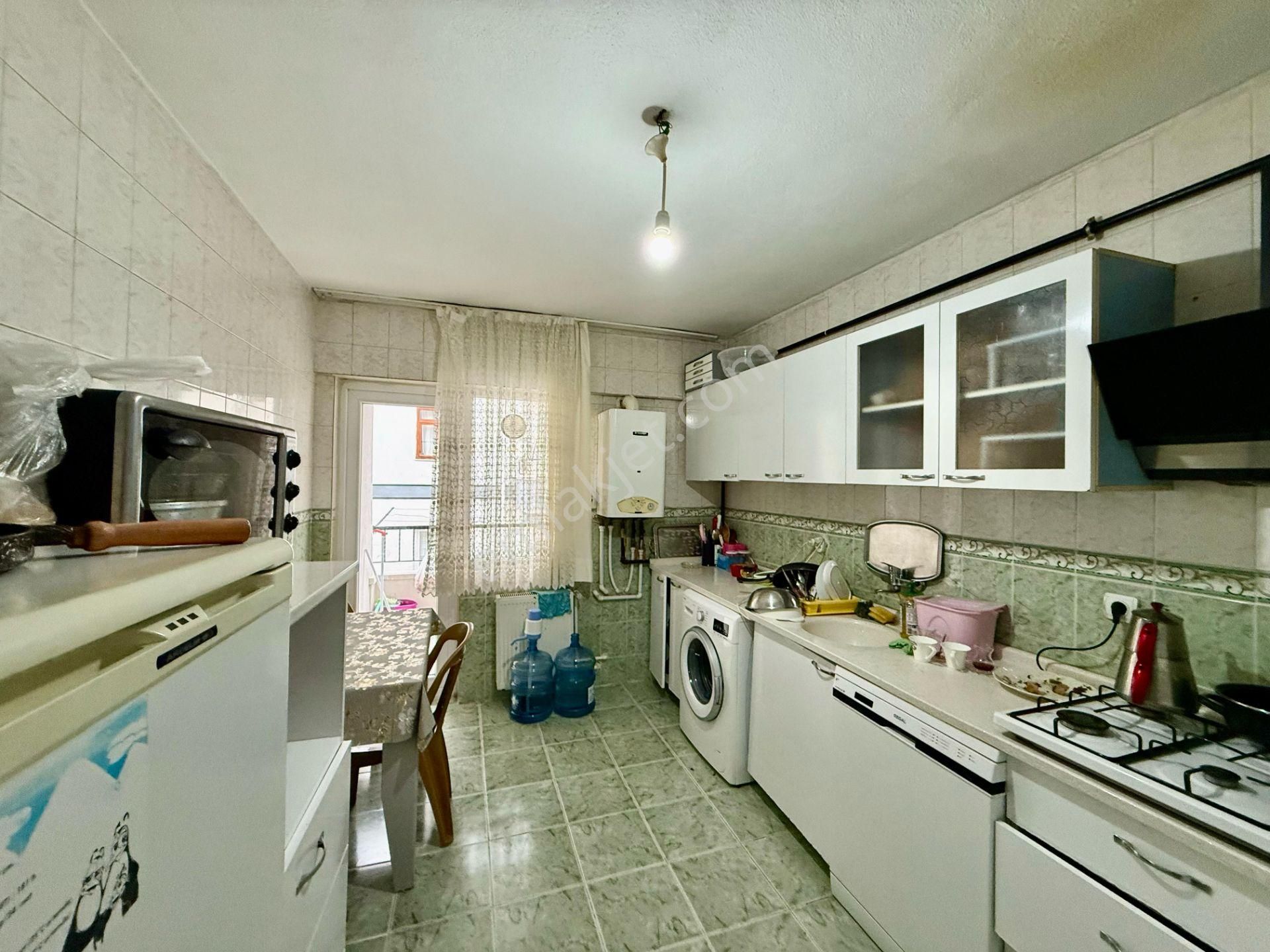 Kalecik Emlak'tan Merkezde 3+1 Orta Kat Güney Cepheli Daire - Görsel 2