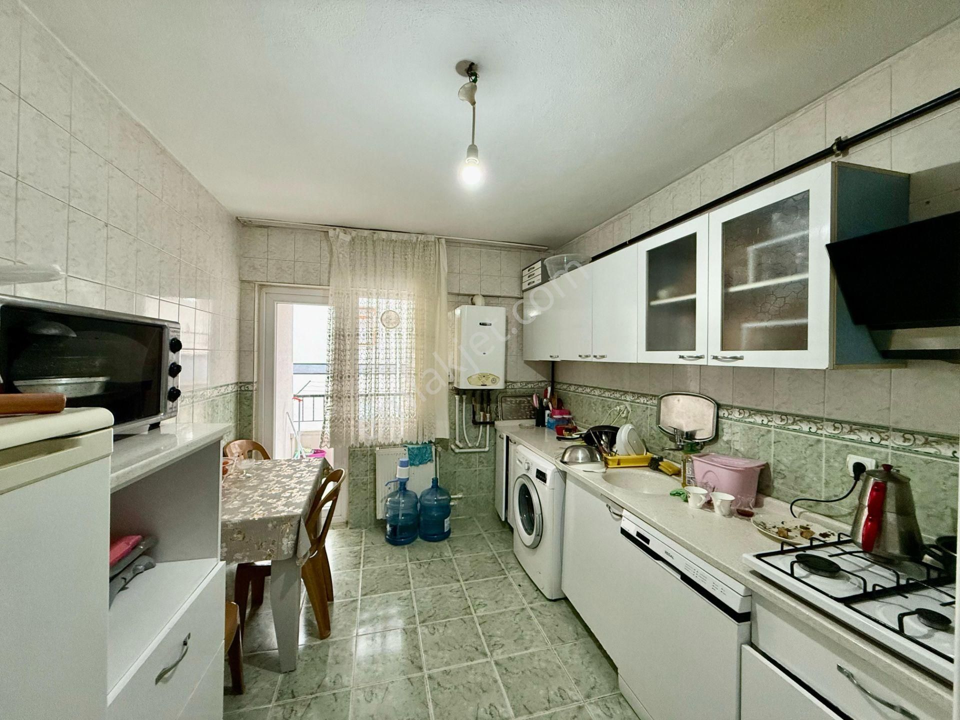 Kalecik Emlak'tan Merkezde 3+1 Orta Kat Güney Cepheli Daire