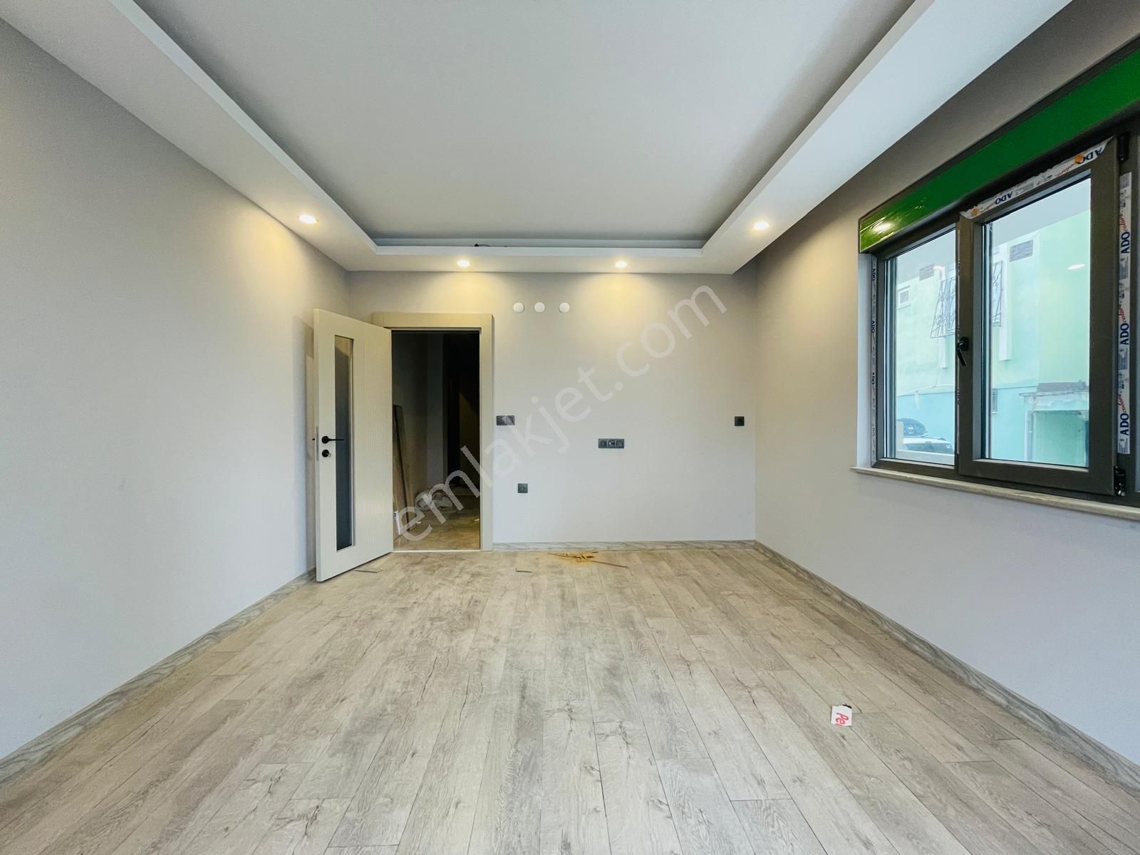 Yeni Emek 'te Kent Meydanı Yakını Geniş Ayrı Mutfak 1+1