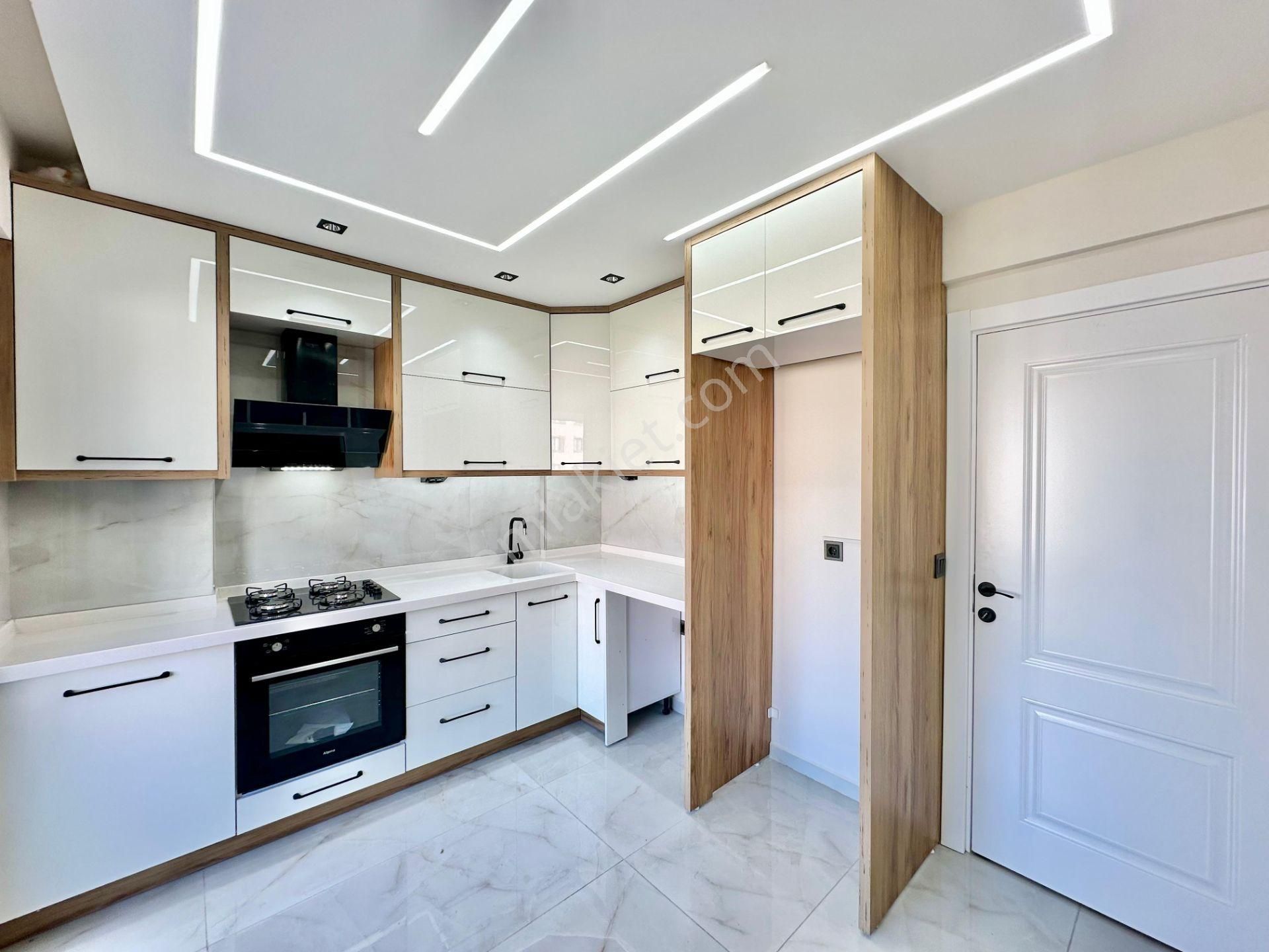 ꧁ay Emlaktan꧂ Akçay'da İçi Komple Yenilenmiş Şık Tasarımlı Ebeveyn Banyolu Ön Cephe Satılık 3+1daire