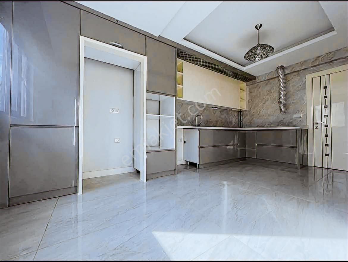 Mühür360'dan Karahasanlı'da Yüksek Zemin 7 Yıllık 140m² Daire - Görsel 10