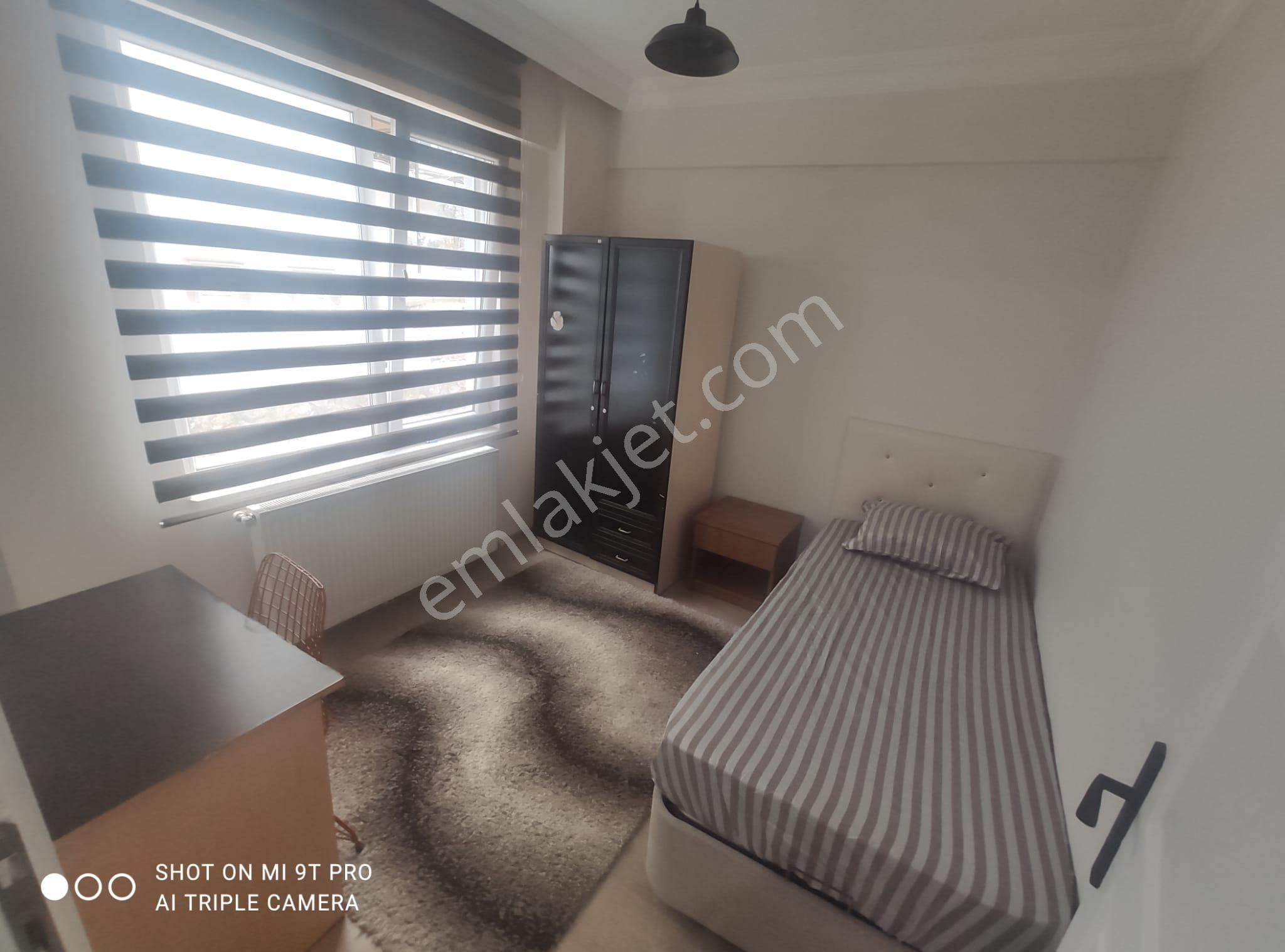 Yeni Kampüs Yolunda Bakımlı Eşyalı Satılık Geniş Apart Daire