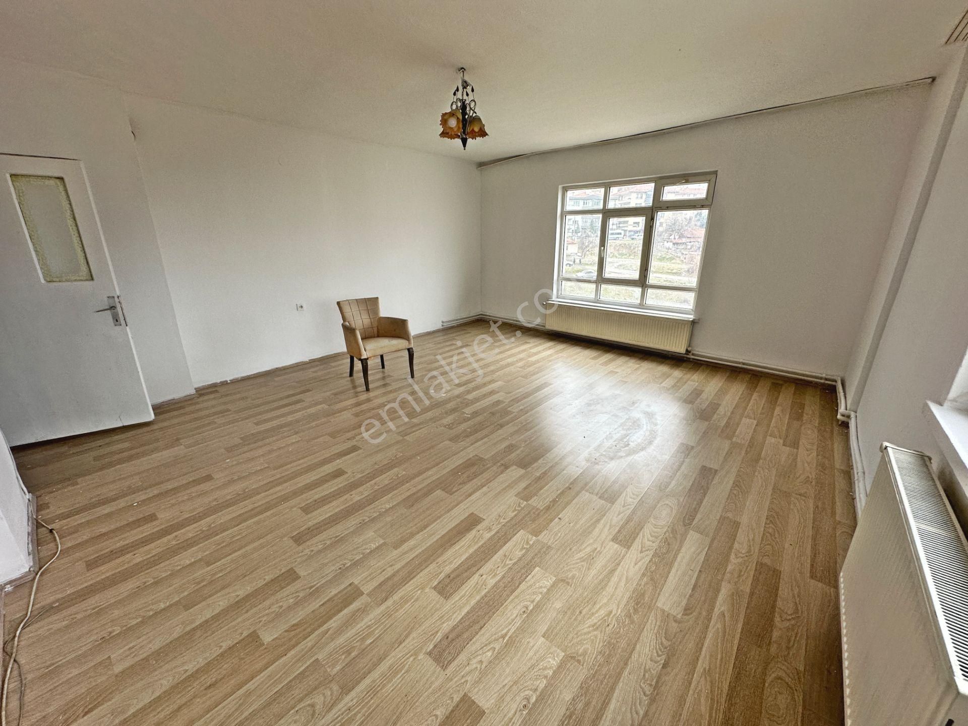 Natoyolu Cadde Üzerinde Manzaralı Önü Açık Ara Katta 3+1 Kiralık Daire - Görsel 2