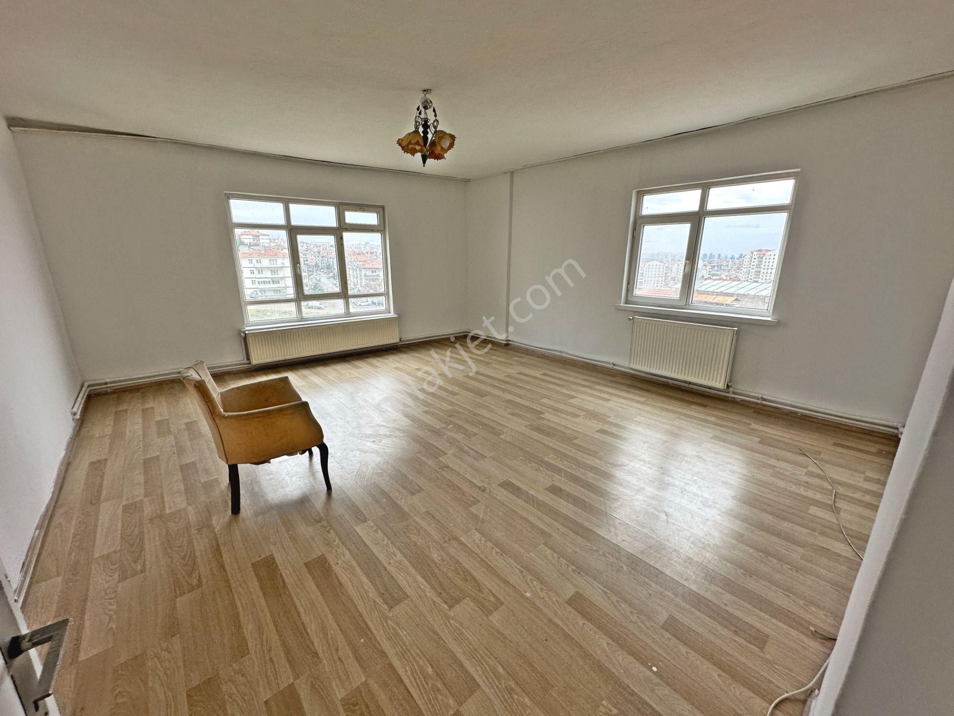 Natoyolu Cadde Üzerinde Manzaralı Önü Açık Ara Katta 3+1 Kiralık Daire