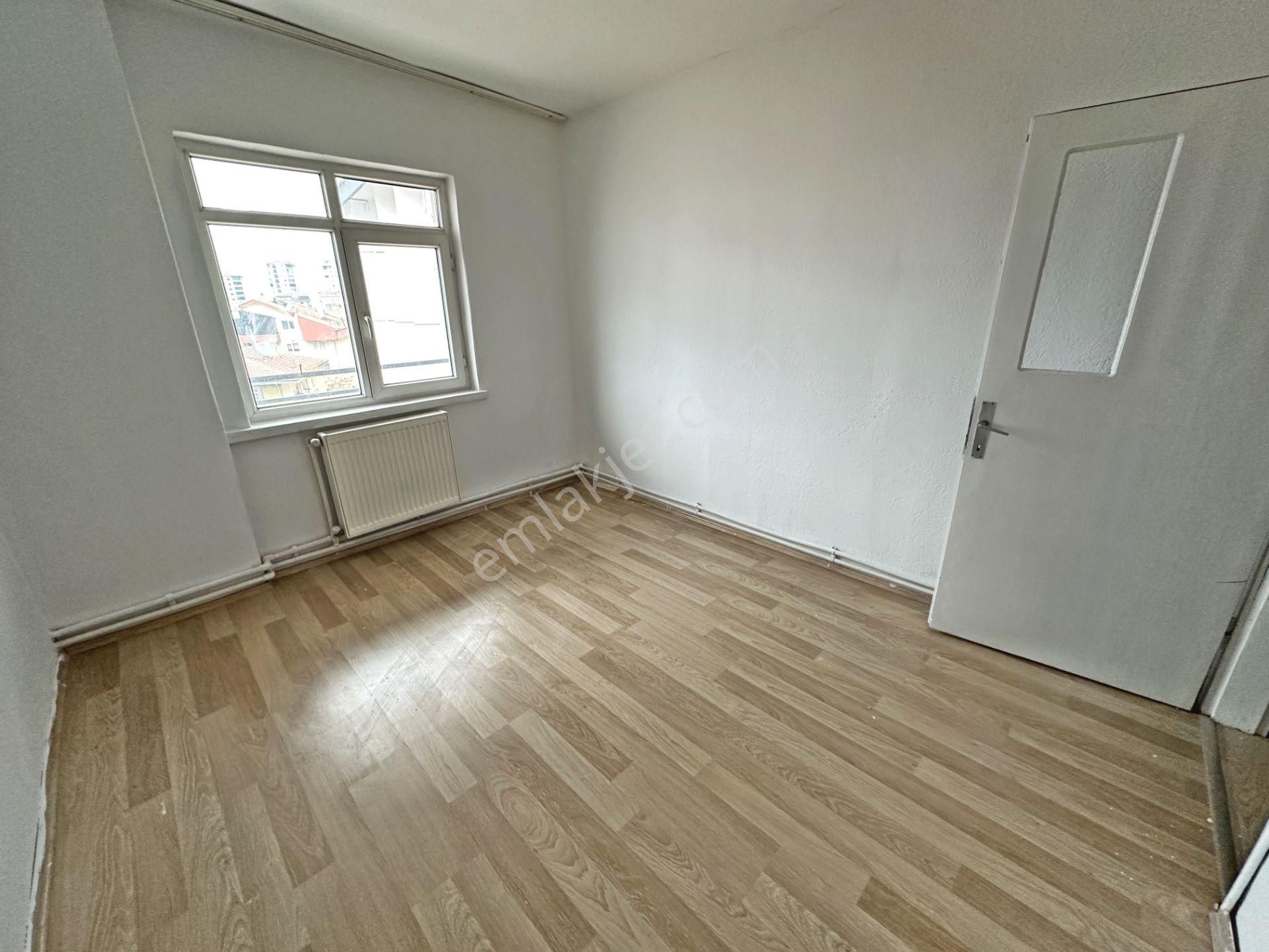 Natoyolu Cadde Üzerinde Manzaralı Önü Açık Ara Katta 3+1 Kiralık Daire - Görsel 11