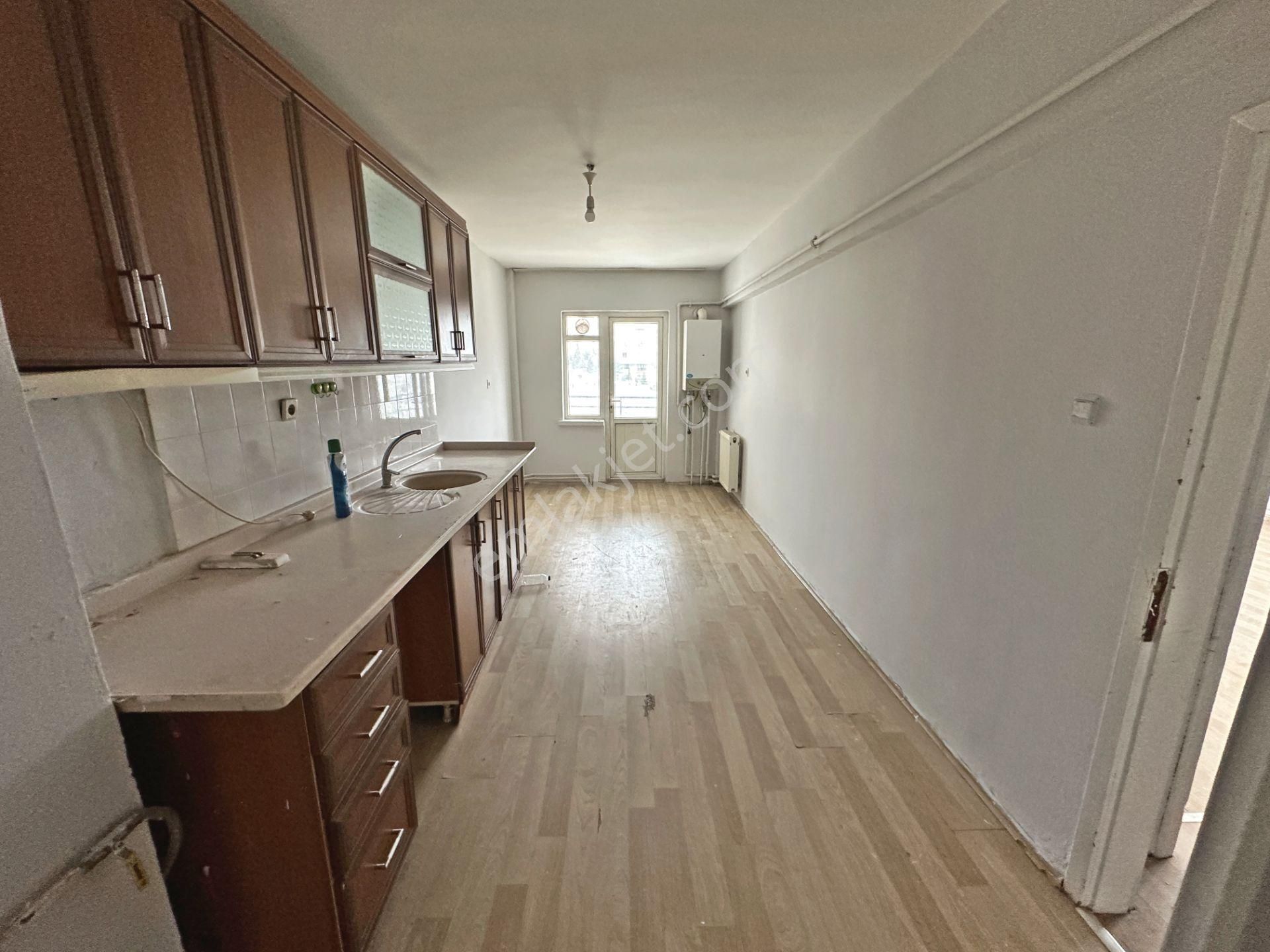 Natoyolu Cadde Üzerinde Manzaralı Önü Açık Ara Katta 3+1 Kiralık Daire - Görsel 5