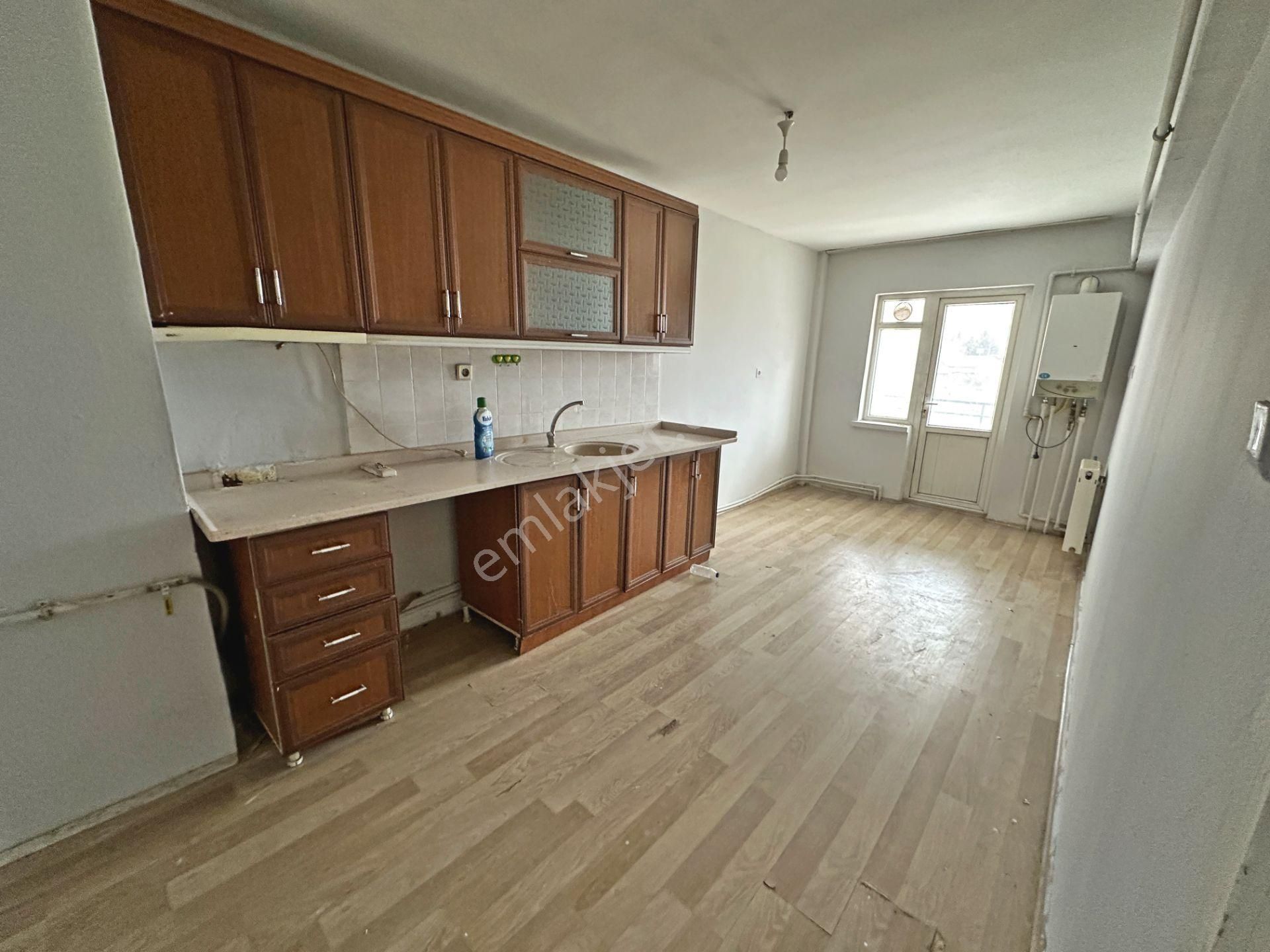 Natoyolu Cadde Üzerinde Manzaralı Önü Açık Ara Katta 3+1 Kiralık Daire - Görsel 4