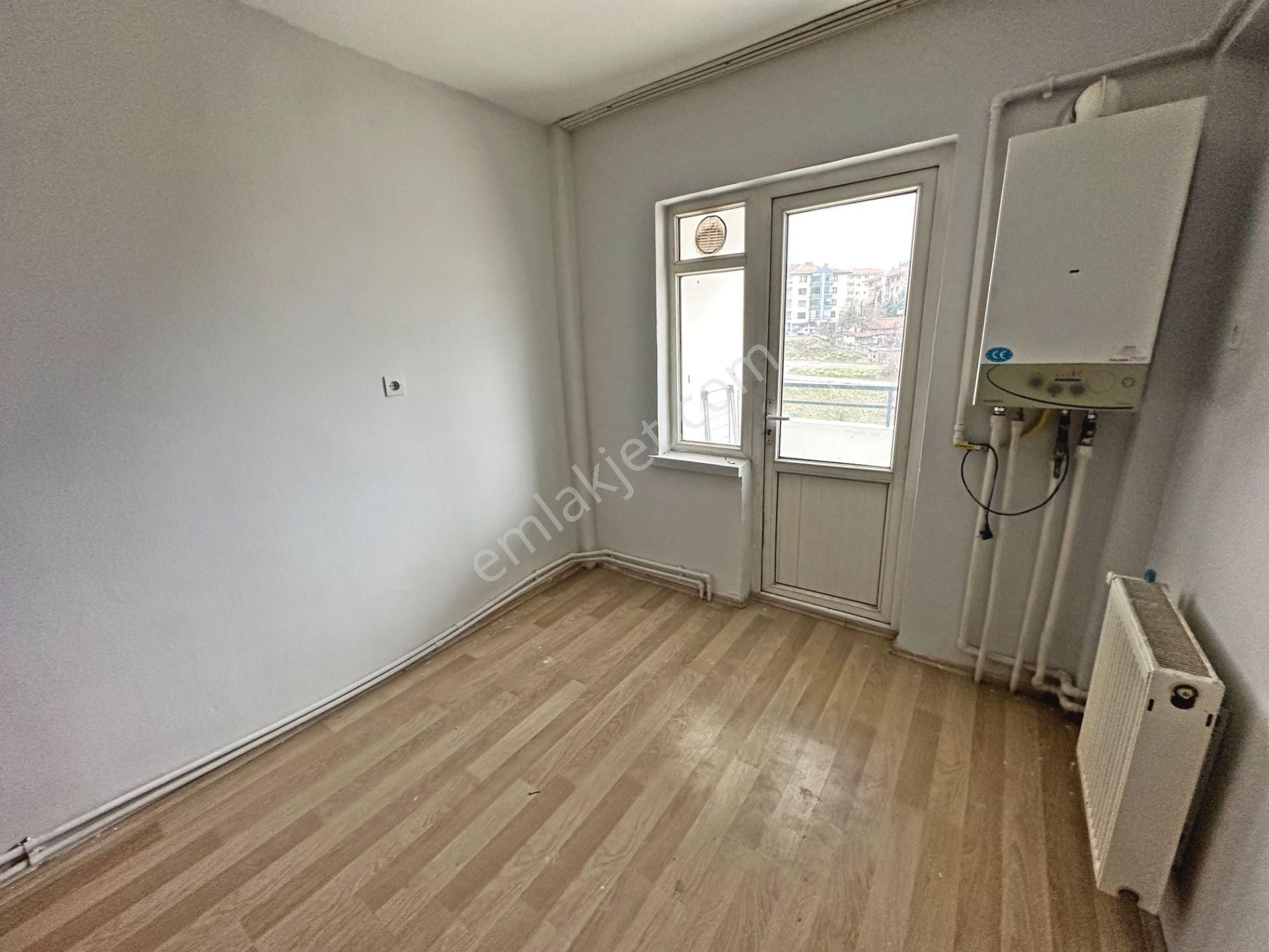 Natoyolu Cadde Üzerinde Manzaralı Önü Açık Ara Katta 3+1 Kiralık Daire - Görsel 6