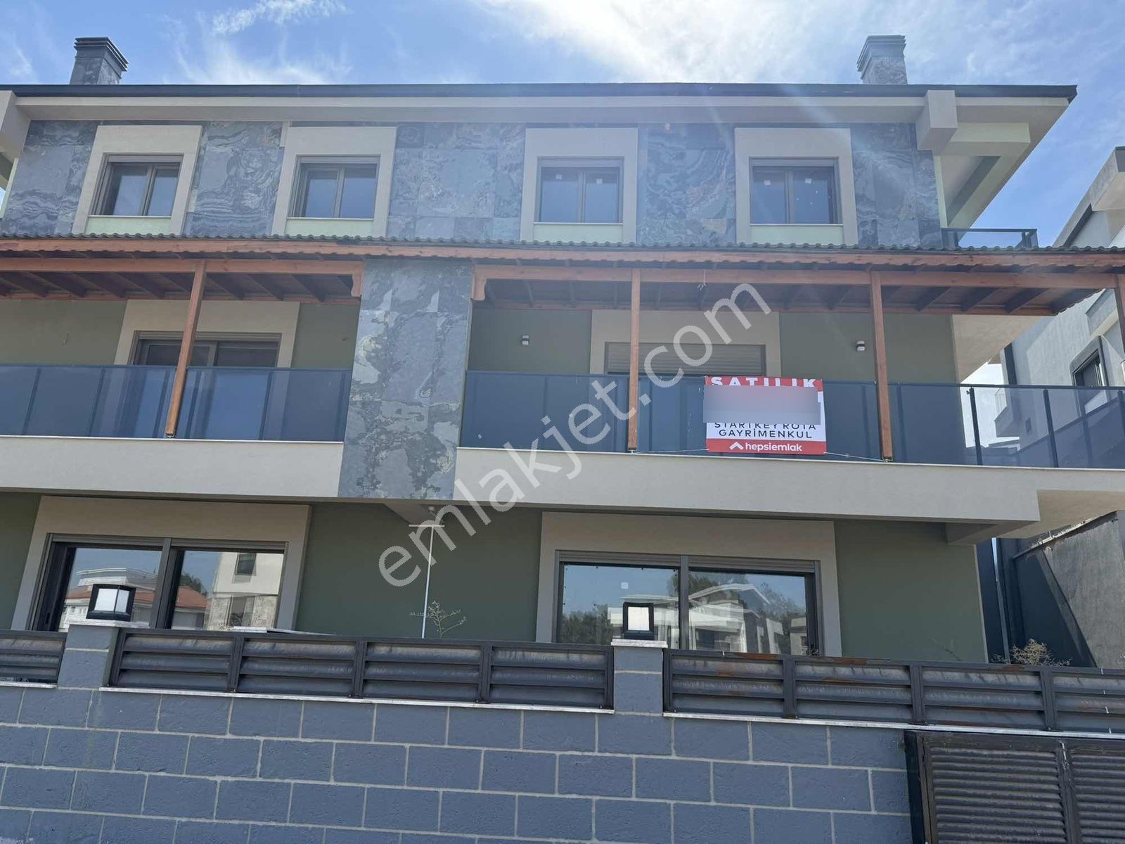 Villakent'te Şömineli Yerden Isıtmalı 5+1 Satılık Villa