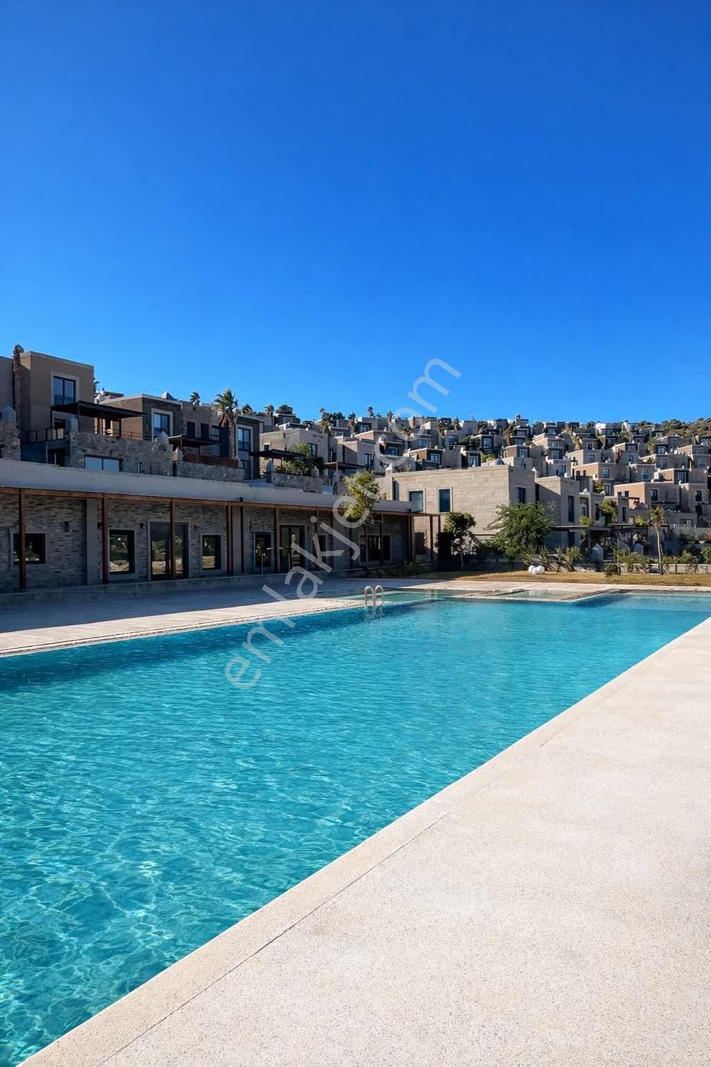 Bitez'de Prestijli Sitede 3+1 Özel Villa Ve 1+1 Müstemilat - Görsel 4