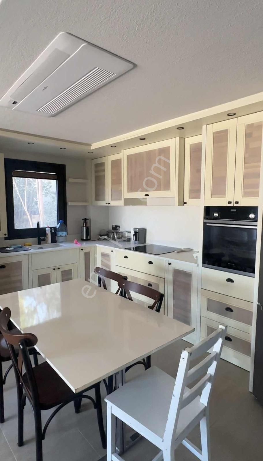 Bitez'de Prestijli Sitede 3+1 Özel Villa Ve 1+1 Müstemilat - Görsel 13