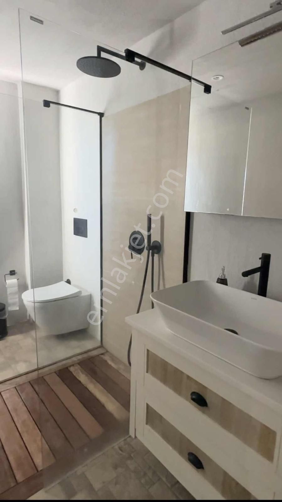 Bitez'de Prestijli Sitede 3+1 Özel Villa Ve 1+1 Müstemilat - Görsel 17