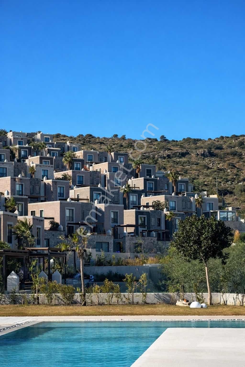 Bitez'de Prestijli Sitede 3+1 Özel Villa Ve 1+1 Müstemilat