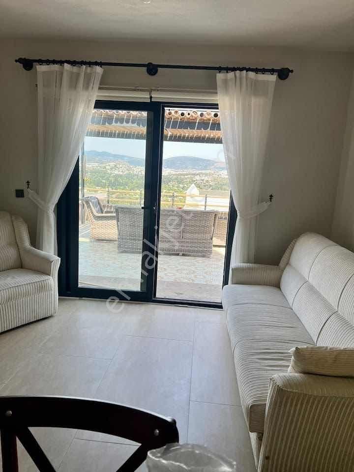 Bitez'de Prestijli Sitede 3+1 Özel Villa Ve 1+1 Müstemilat - Görsel 8