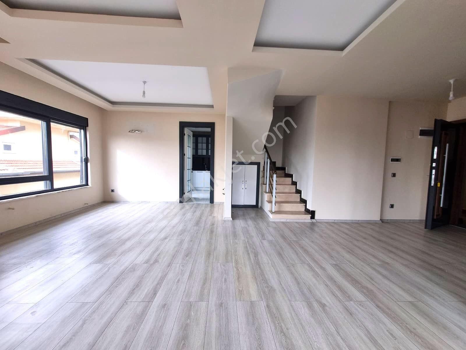 Fığla Mahallesi’nde Kale Ve Deniz Manzaralı Geniş 4+1 Kiralık Daire - Görsel 6